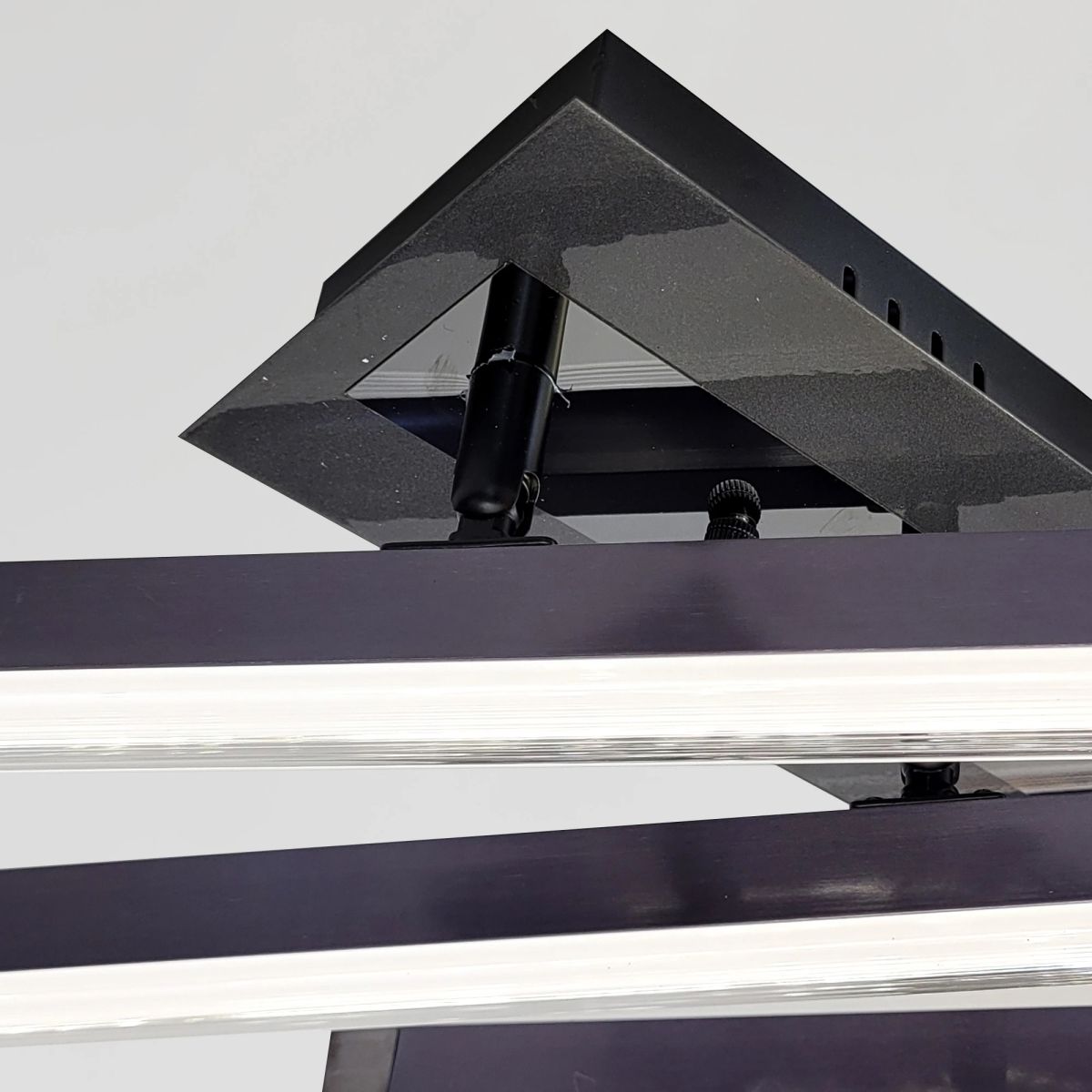 Світлодіодна Led люстра до 16м² чорний онікс  Геометрія ліній (Black & Chrome W170/4BK)