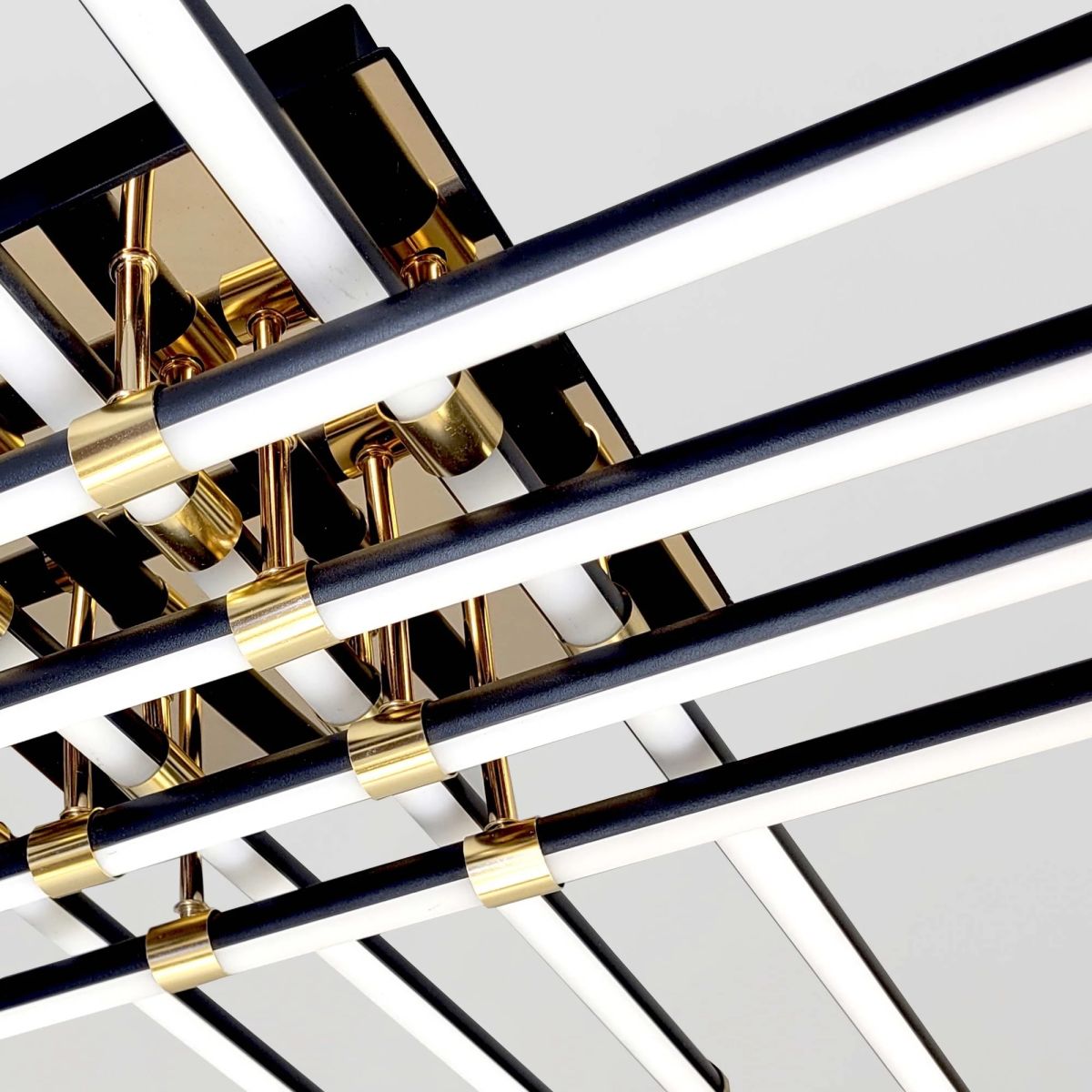 Потужна дизайнерська LED люстра до 35м² чорна з золотим  108*108 см 191W (W182/8-1000 BK+GD)