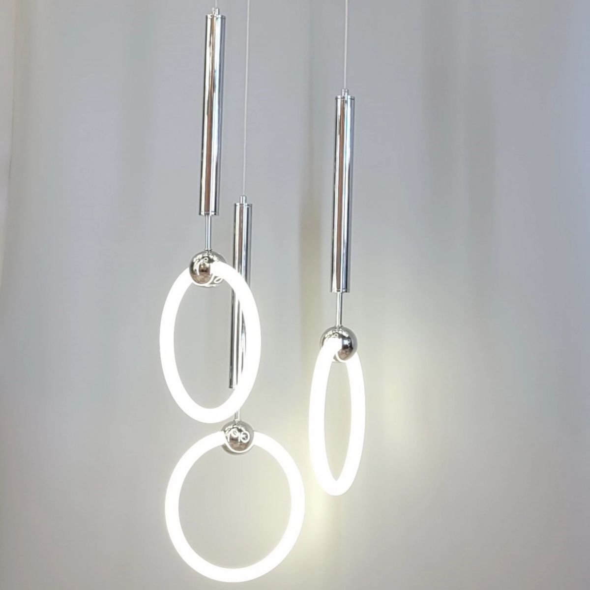 Сучасний трикільцевий LED-підвіс на різній висоті у кольорі хром 50W (до 16 м²)