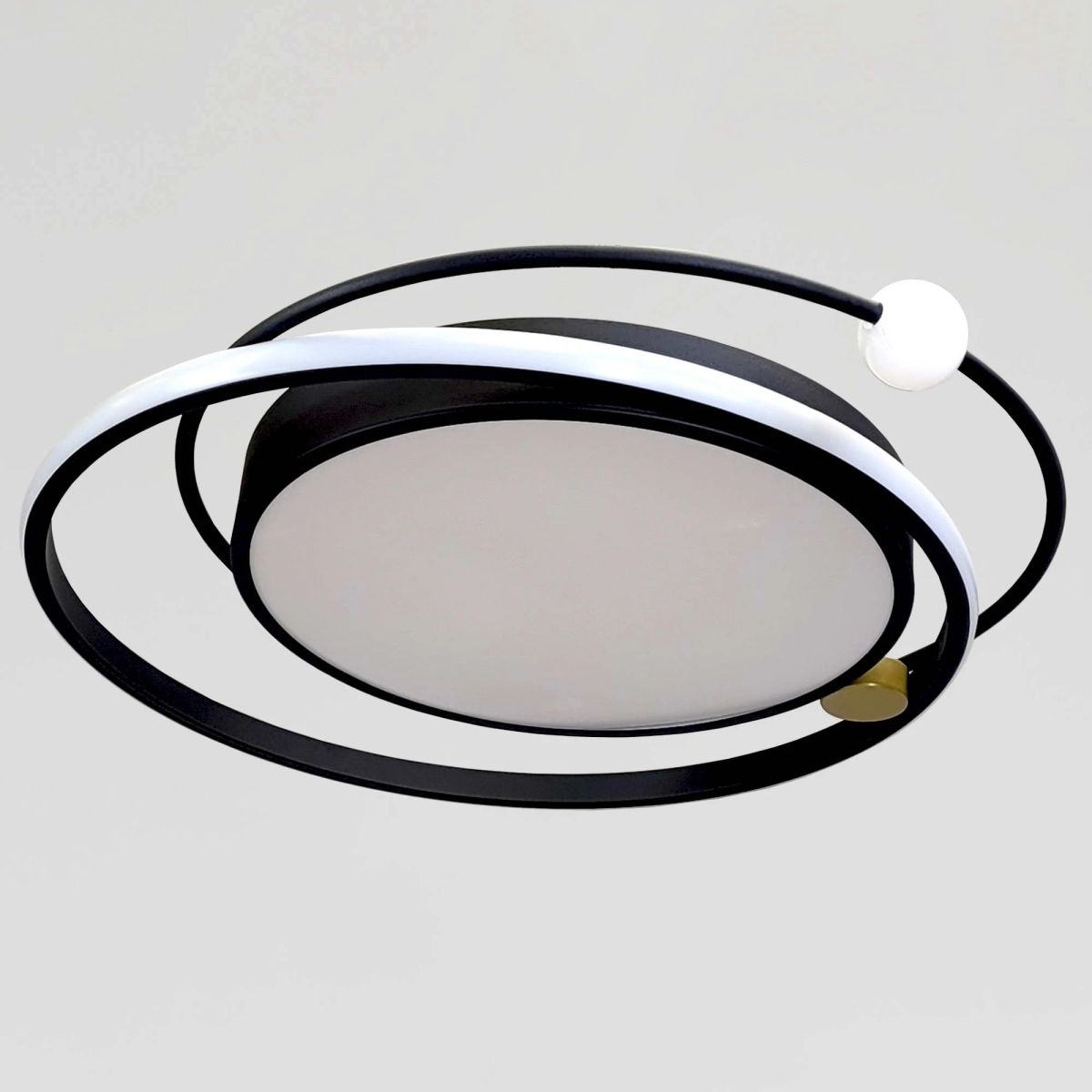 Чорна світлодіодна LED люстра до 18м² з пультом та золотим декором 78W (2469/600BK)