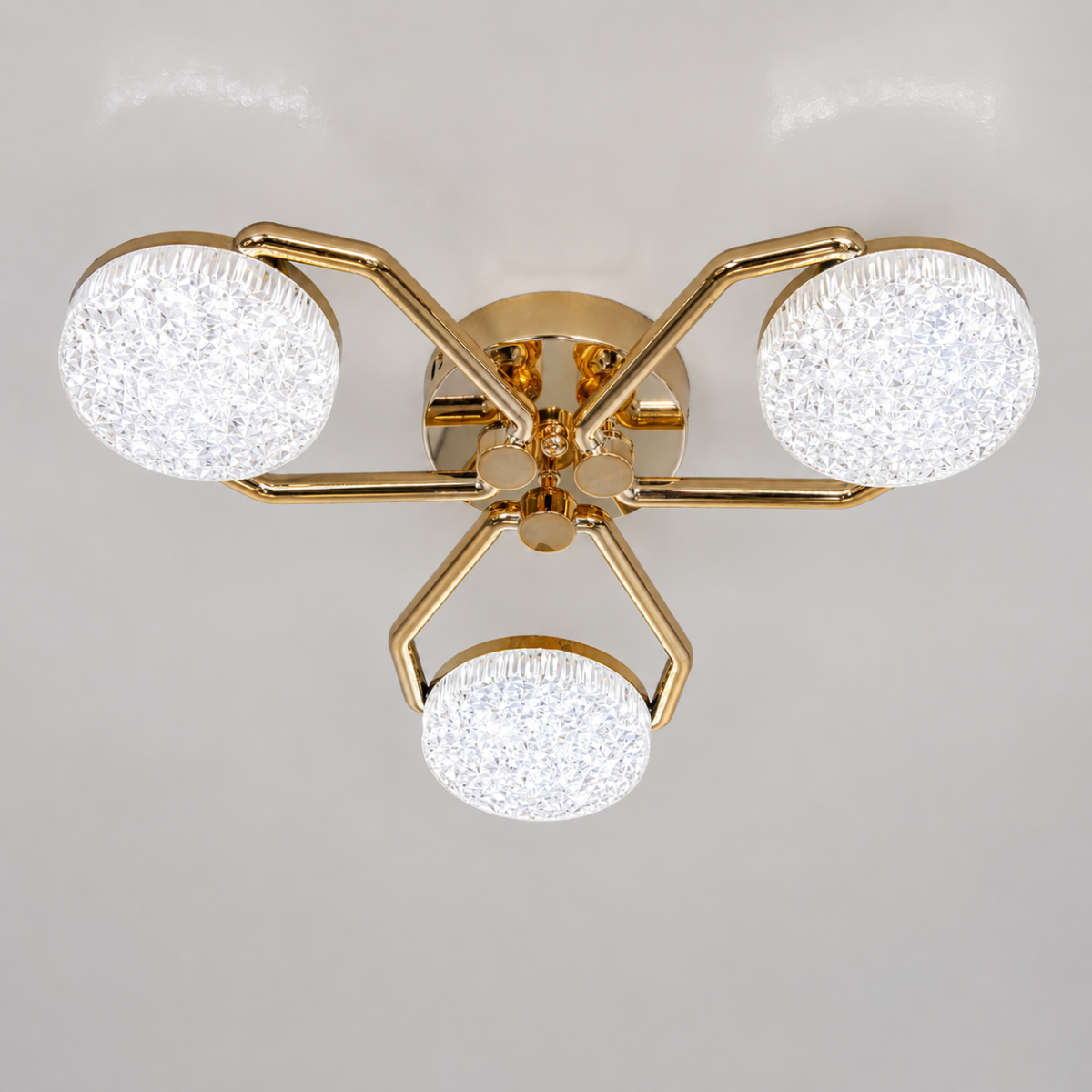 Стельова LED люстра до 10м² в кольорі золото з пультом та димером Golden Trinity Crystal (32W)