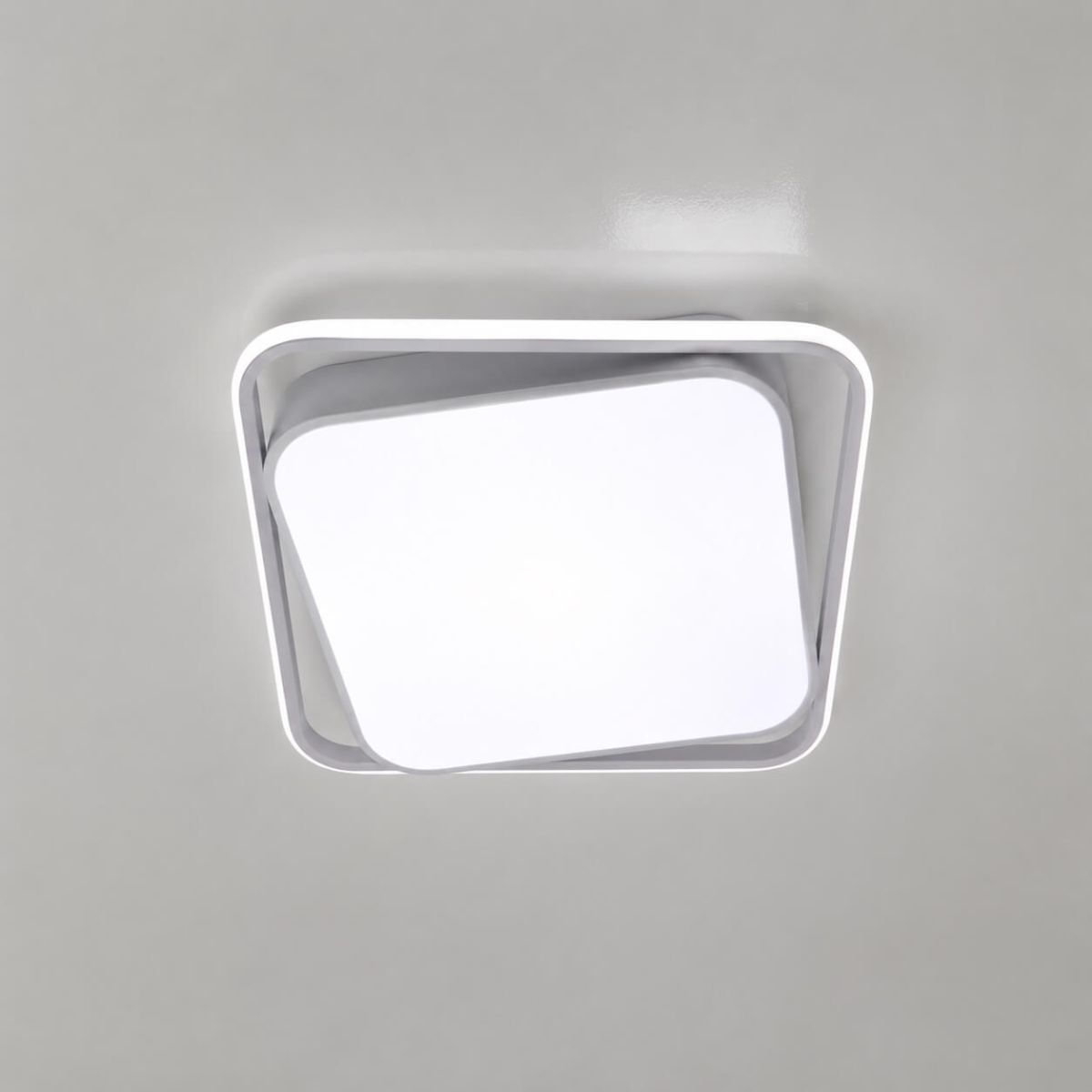 Світлодіодна стельова люстра 140 Wt квадратної форми до 25м² Simple Forms (8810-500S WH, 140W)