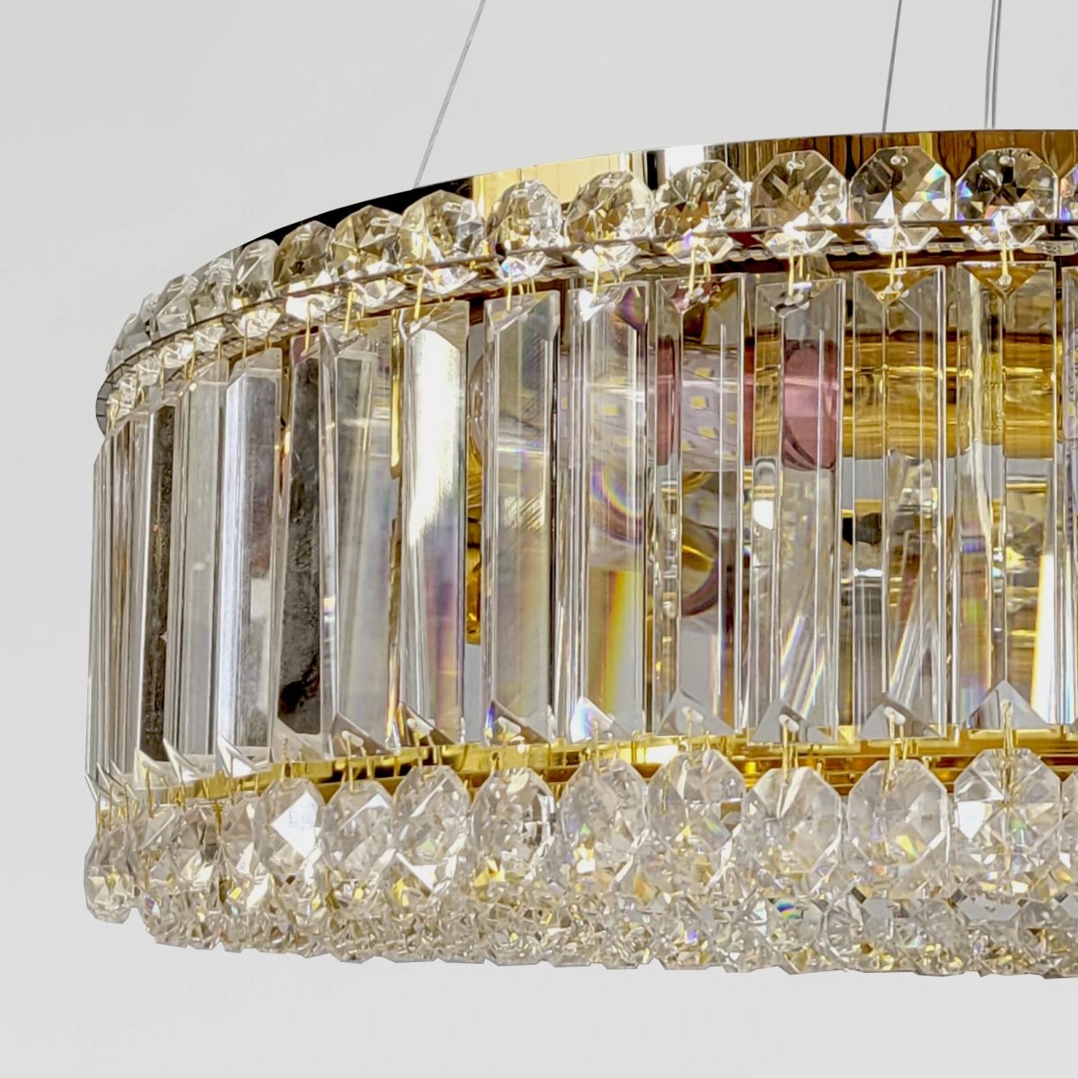 Сучасна кришталева LED люстра з пультом 72 Wt золотого кольору (3023/600GD)
