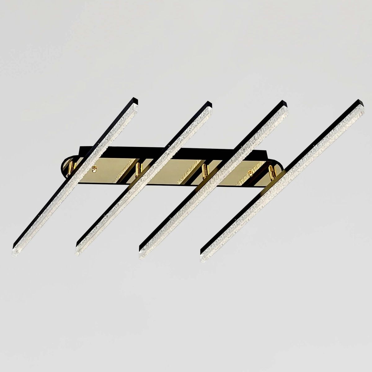 Сучасна світлодіодна LED люстра до 16м² чорне золото (MX3076/4BK)
