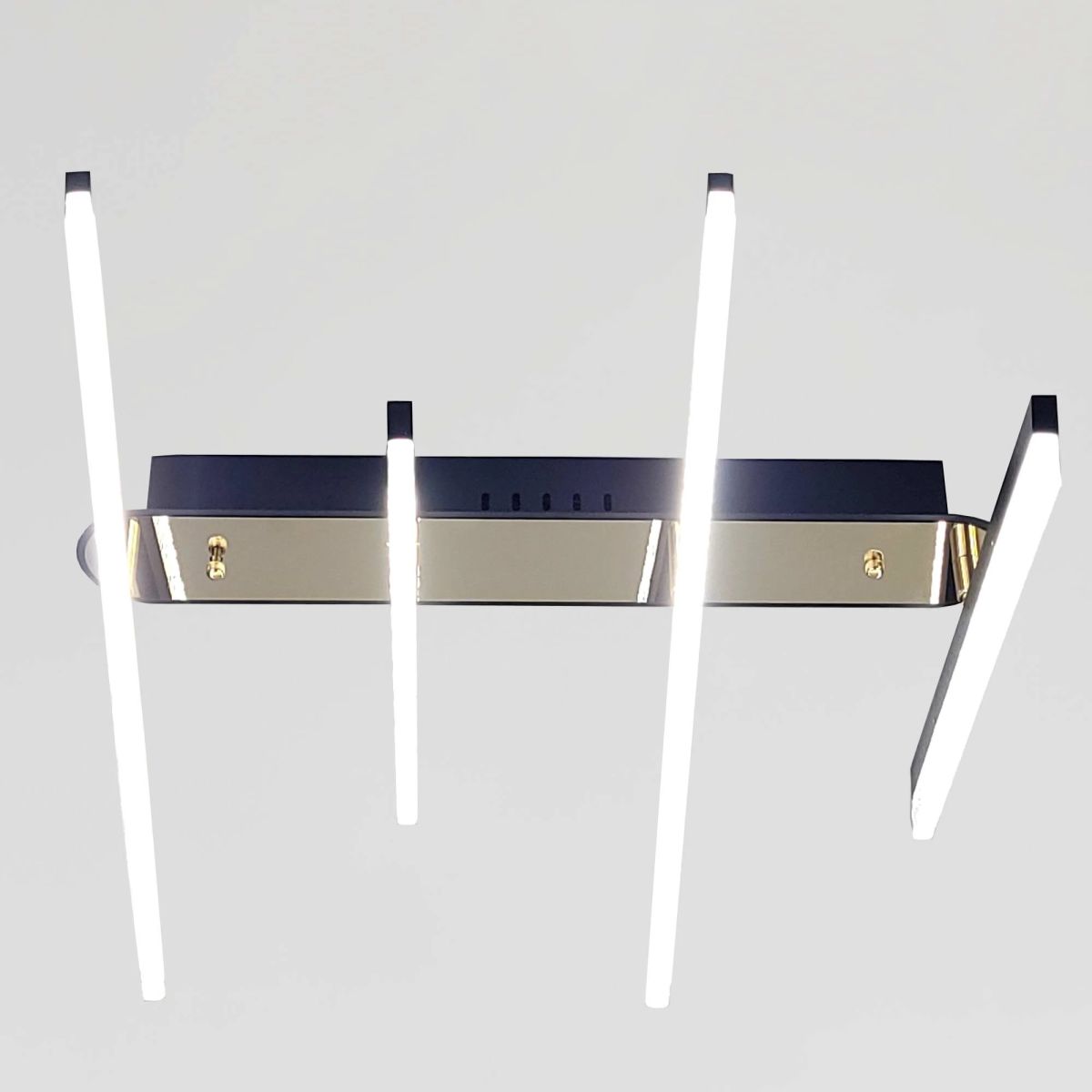 Сучасна світлодіодна LED люстра до 16м² чорне золото (MX3076/4BK)
