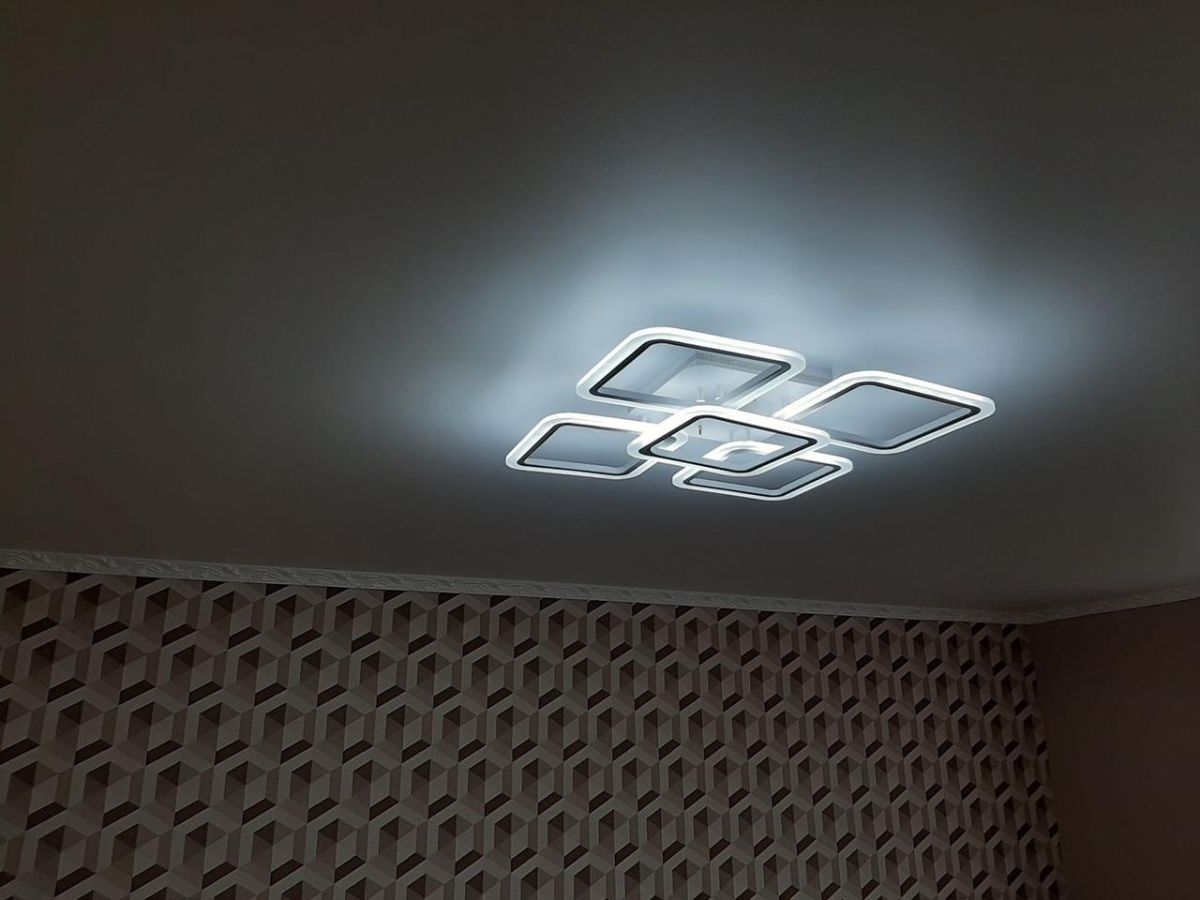 Люстра Led 150 Вт с пультом бело черная квадратной формы до 20 м²