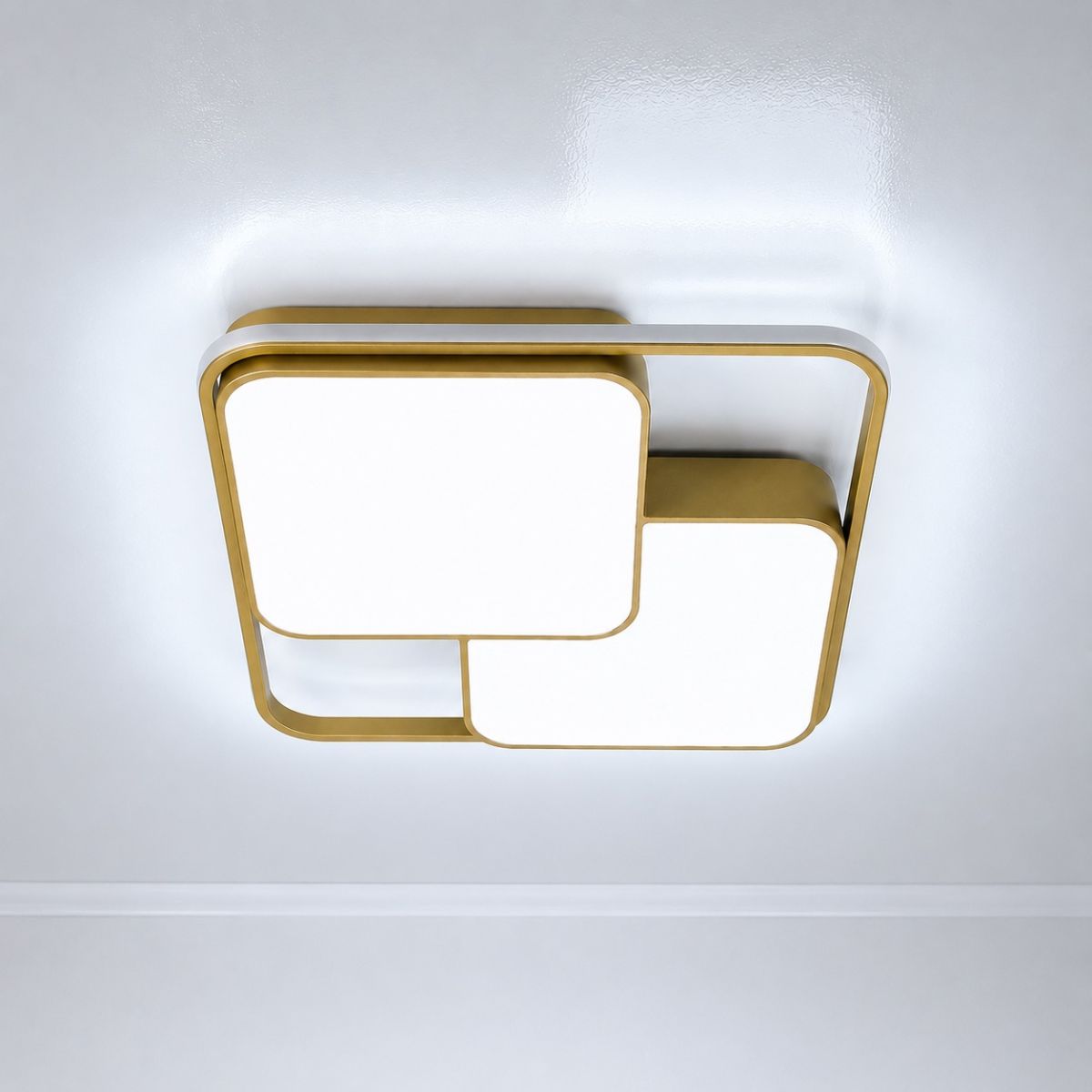 Світлодіодна стельова Led люстра 140Wt у золотому корпусі до 25м² Simple Forms (8811-500 GD)