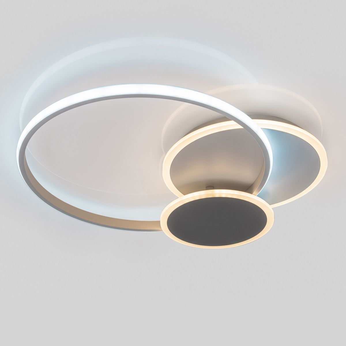 Світлодіодна кругла Led люстра до 20 м²  біло-сіра з пультом 80 Вт  (Violux Trio 220365)