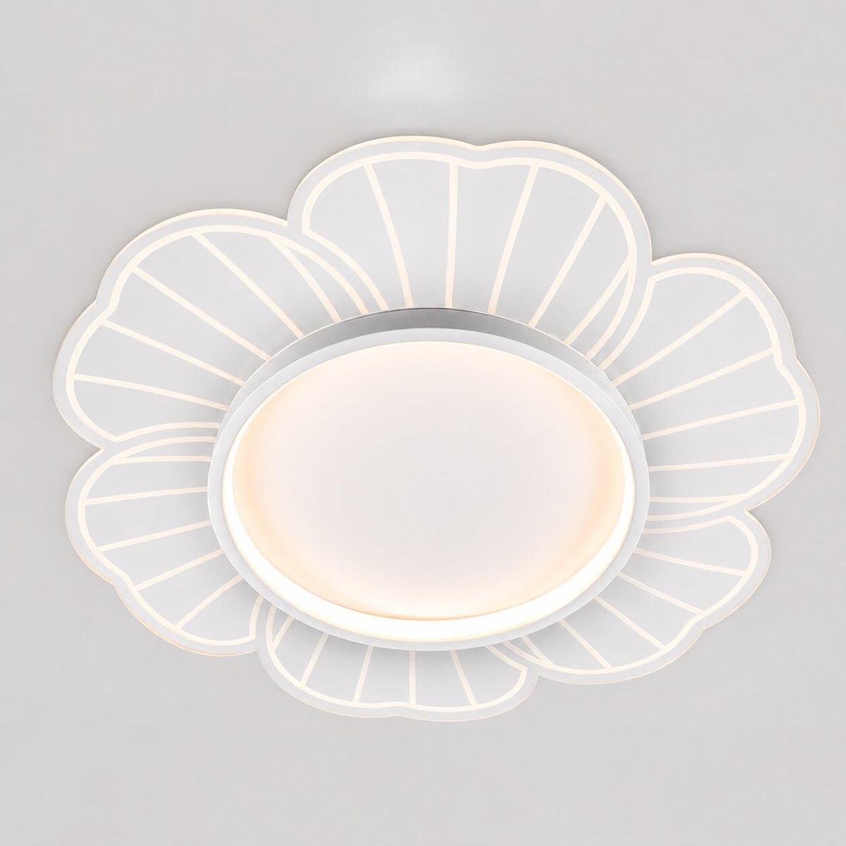 Біла Led люстра 50 см  з акриловим розсіювачем до 10м² Floral Petal Smart (7871041)