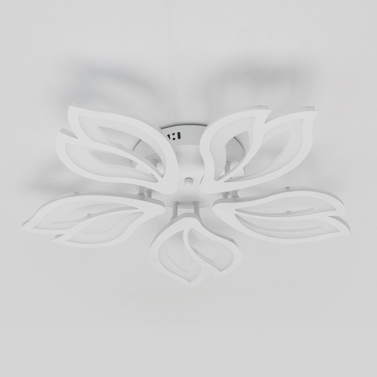 Біла Led люстра до 18м² форма квітки ASTRA 80W 5F WHITE