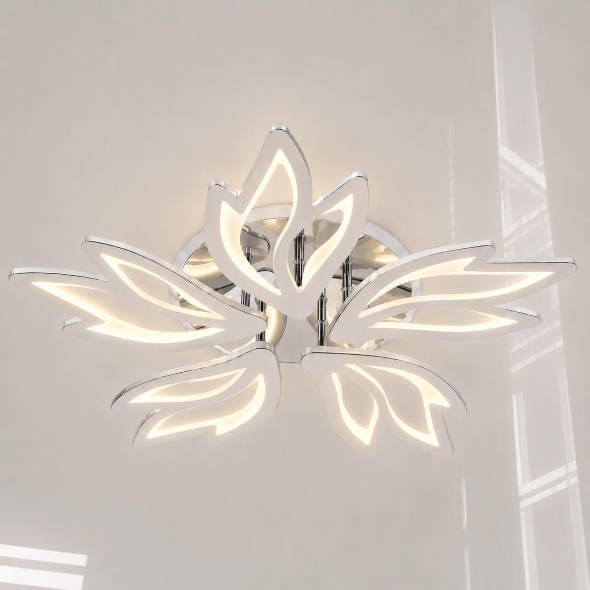 Світлодіодна LED люстра 100W у формі квітки срібна з пульт  RGB (SLI9862-5 CR)