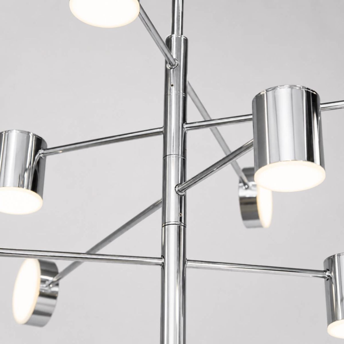 Срібна Led  люстра 120W на 8 елементів світла до 18 м² (D302-8CH)