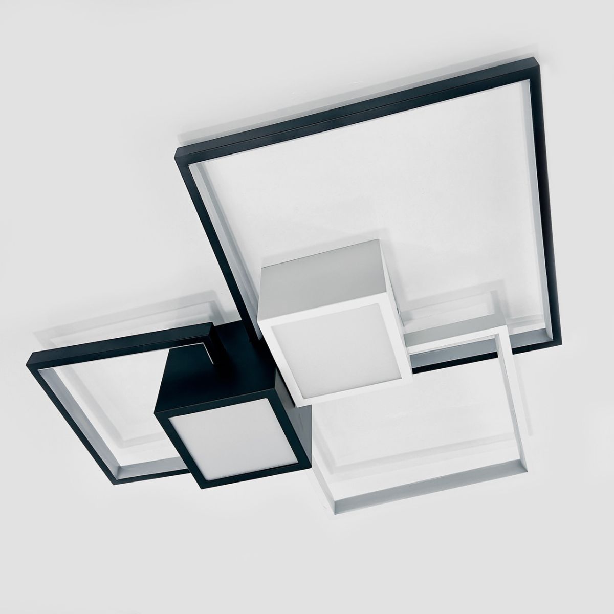 Современная квадратная люстра LED, черно-белый корпус, освещение 20-23 м² (1157/3)