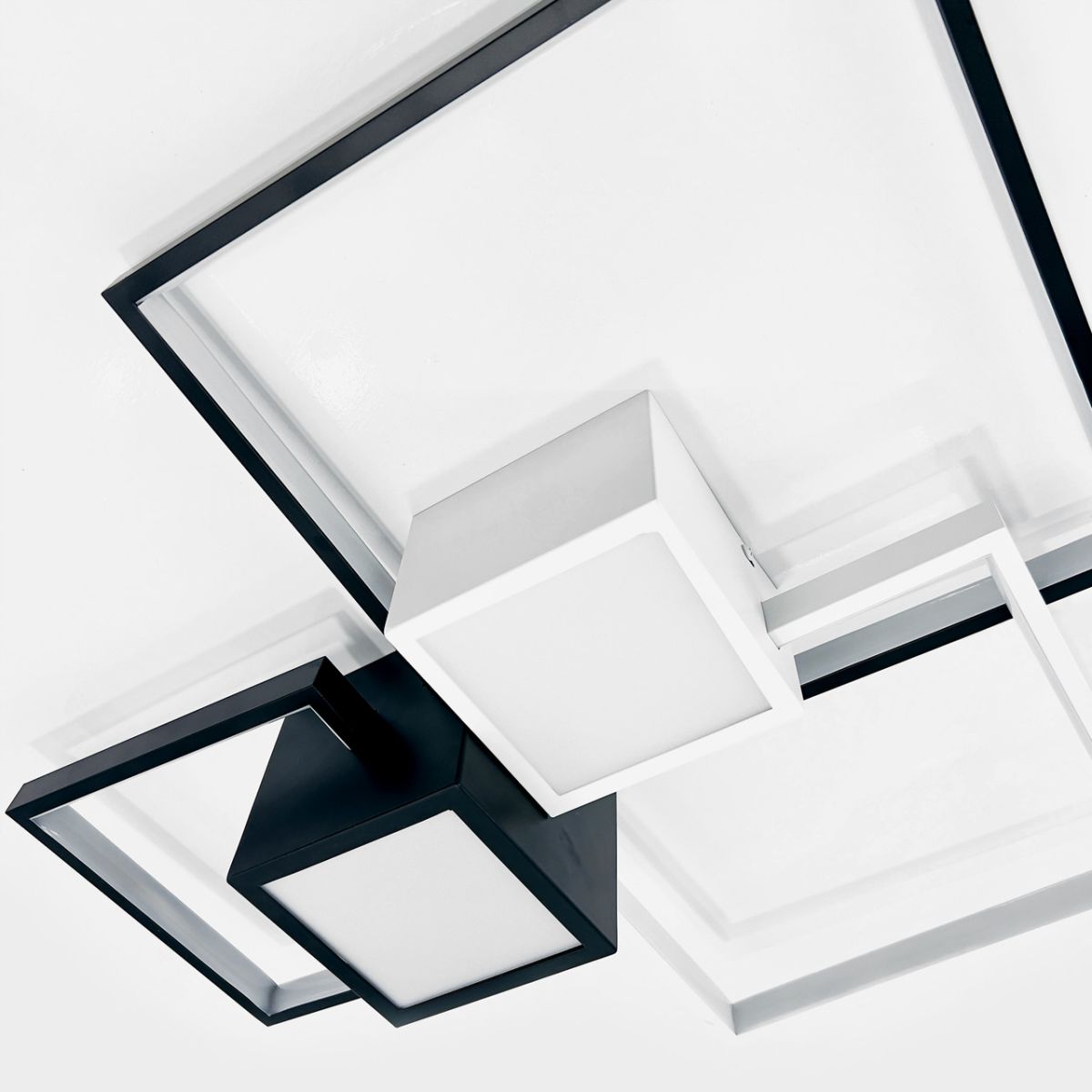 Современная квадратная люстра LED, черно-белый корпус, освещение 20-23 м² (1157/3)