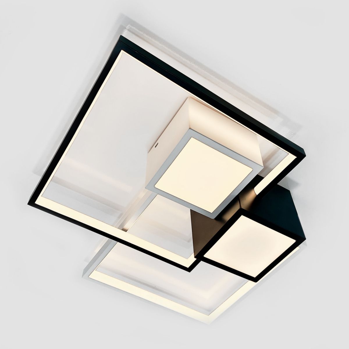 Квадратная LED люстра до 18 м²  черно-белая дизайнерская форма 112 Вт (1157/2)