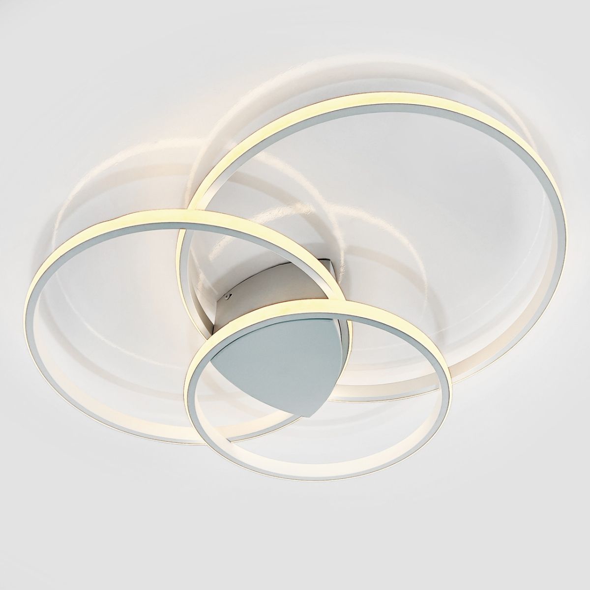 Светодиодная Led люстра 114Wt с пультом белая, для помещений до 18 м² (1158WH)
