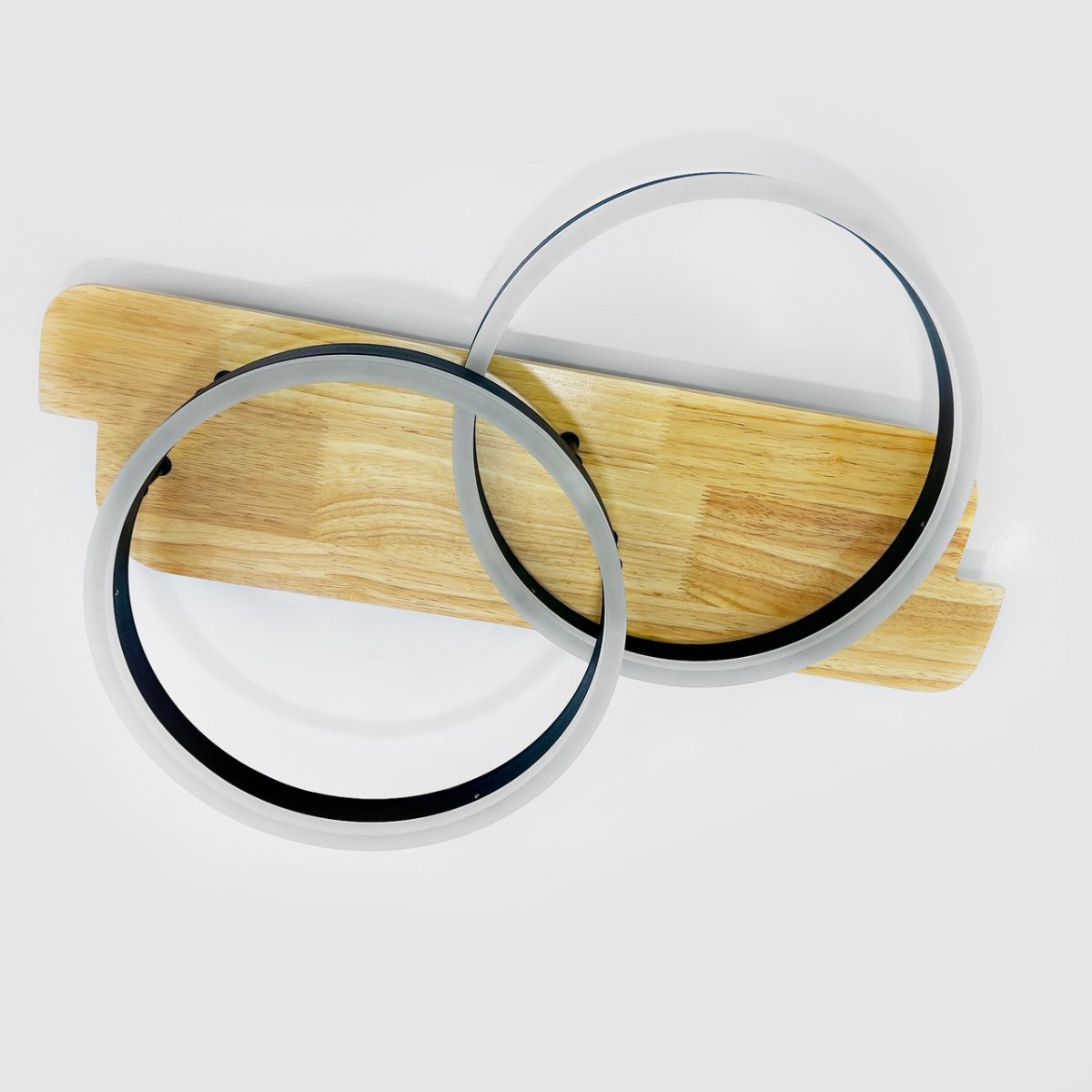 Led люстра до18 м² с пультом и деревянной основой WOODY 80W-2R-BLACK/WOOD