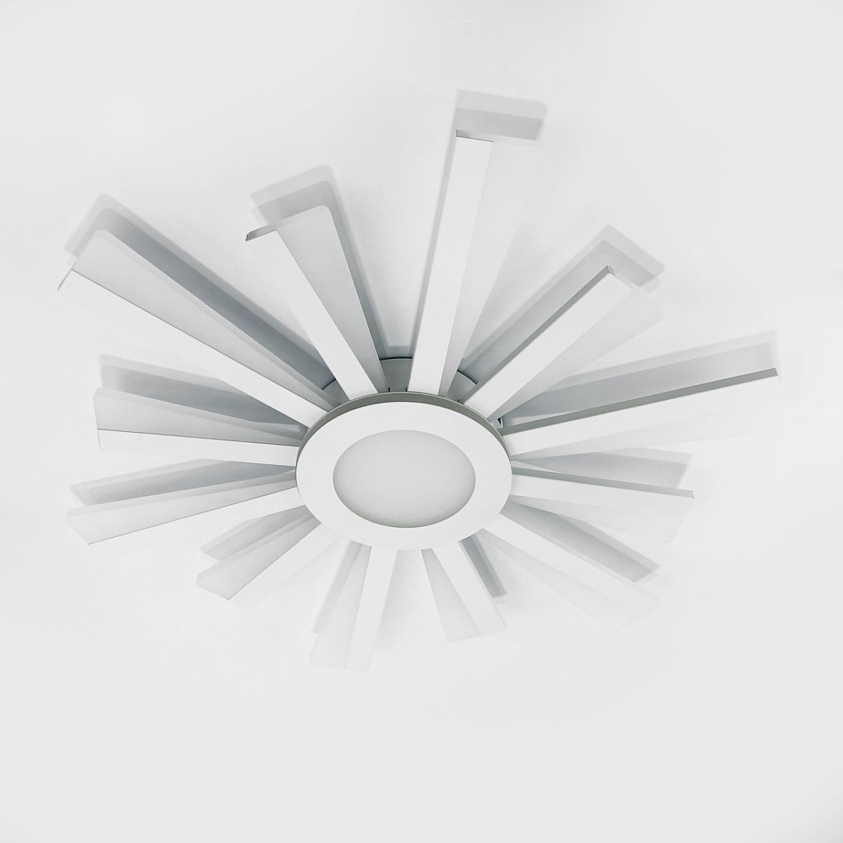 Люстра Led до 18 м² з пультом управління 70 Вт (TERESA 70W-R WHITE 10205)