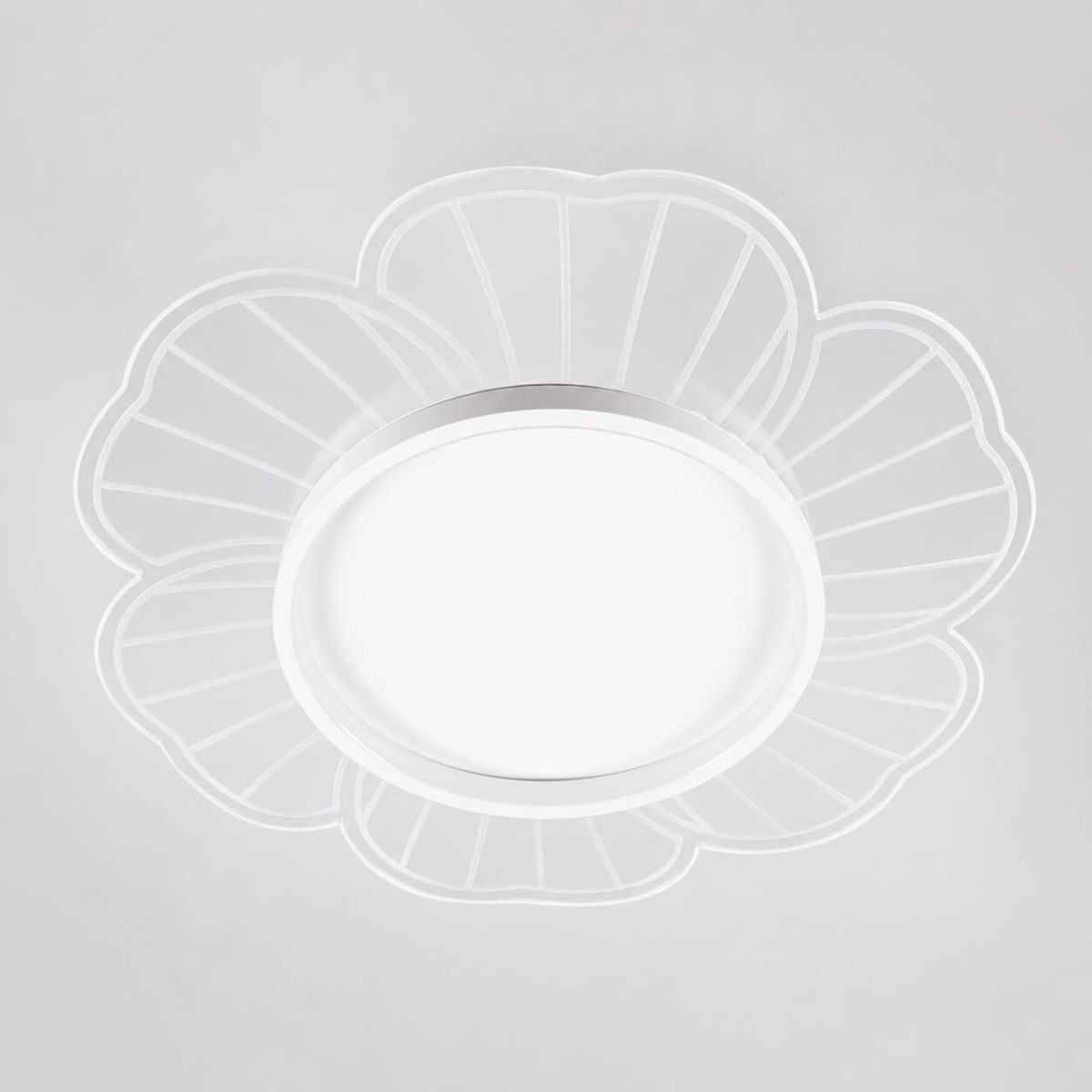 Біла Led люстра 50 см  з акриловим розсіювачем до 10м² Floral Petal Smart (7871041)