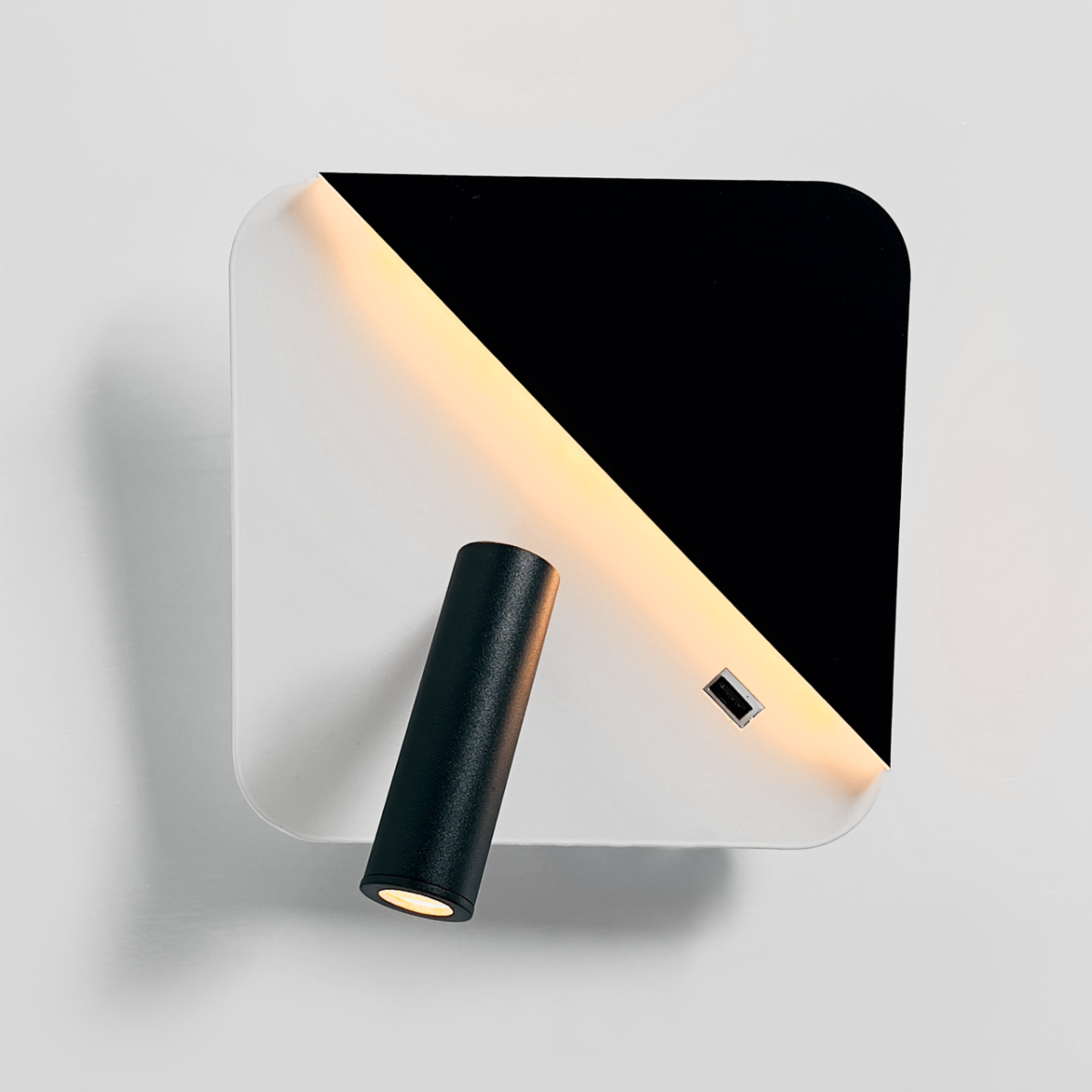 Настінний накладний світильник з USB зарядкою 8926 S-USB 7W+3W