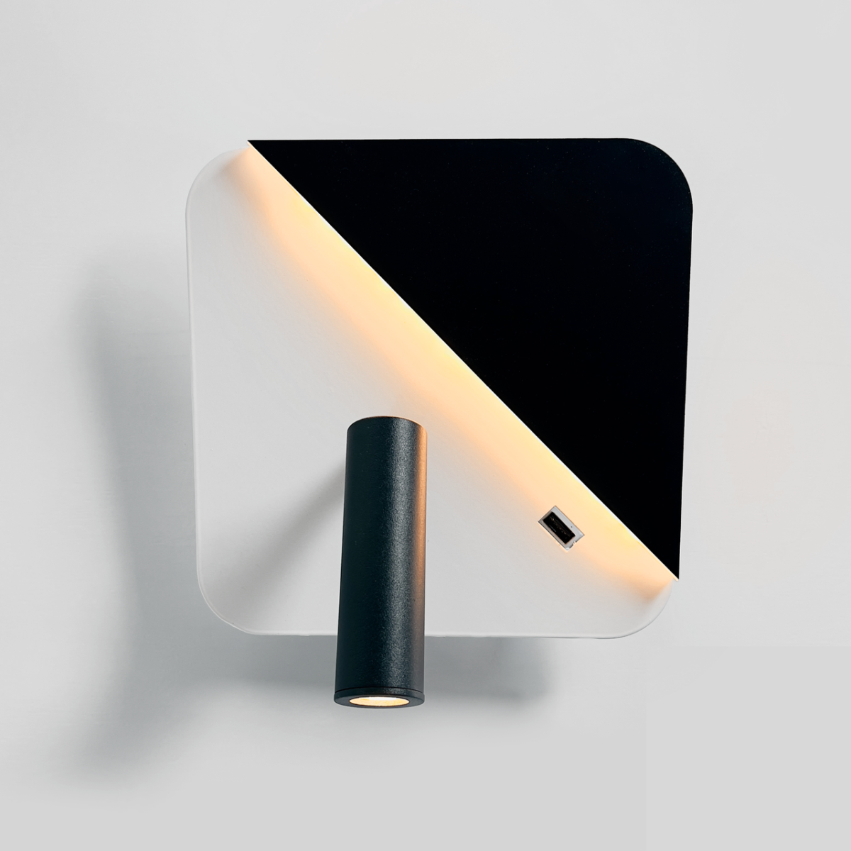 Настінний накладний світильник з USB зарядкою 8926 S-USB 7W+3W