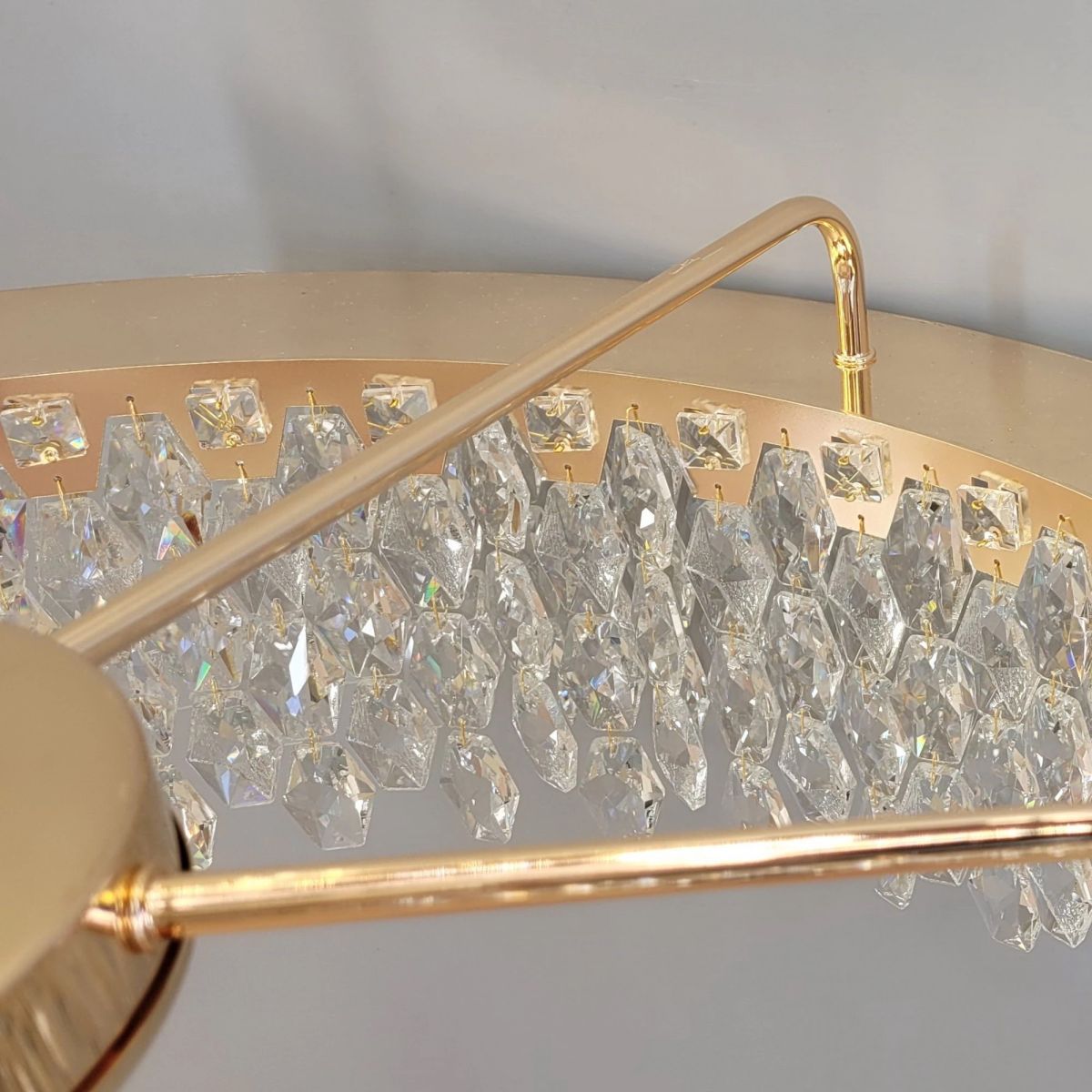 Кришталева Led люстра 80 см у золотому кольорі до 25 м² (582-800GD)