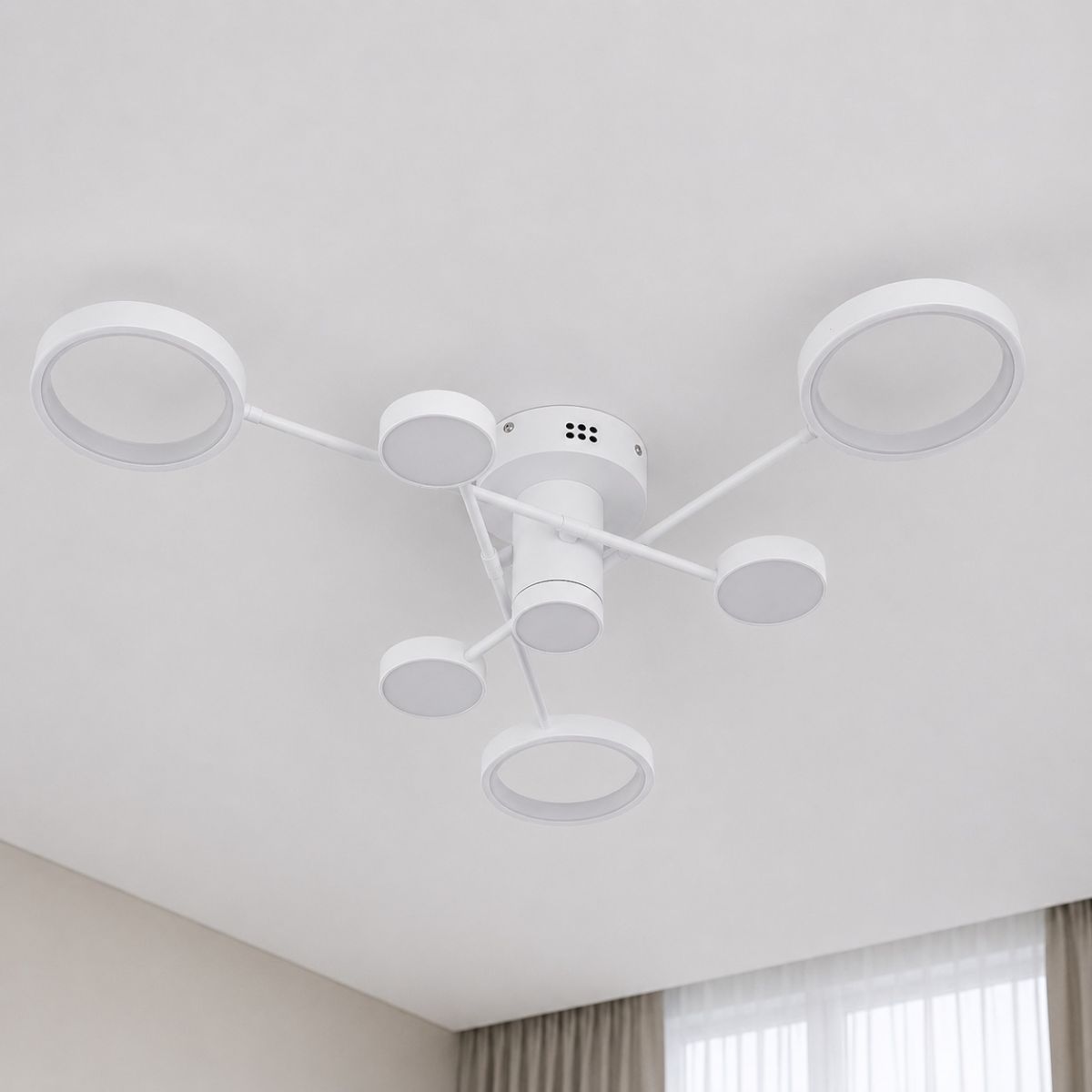 Біла світлодіодна Led люстра 118W з пультом керування до 18м²  (SY-16066/4+3 WH)