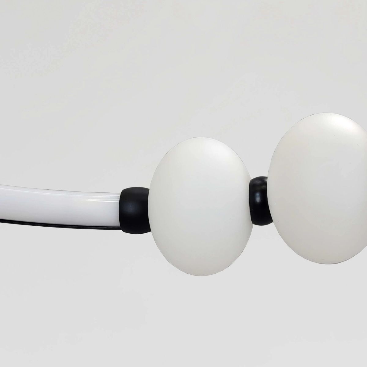 Люстра кільцева LED 84 см, чорний корпус, 3 режими світла «Anello di Perle» (6294/800BK)