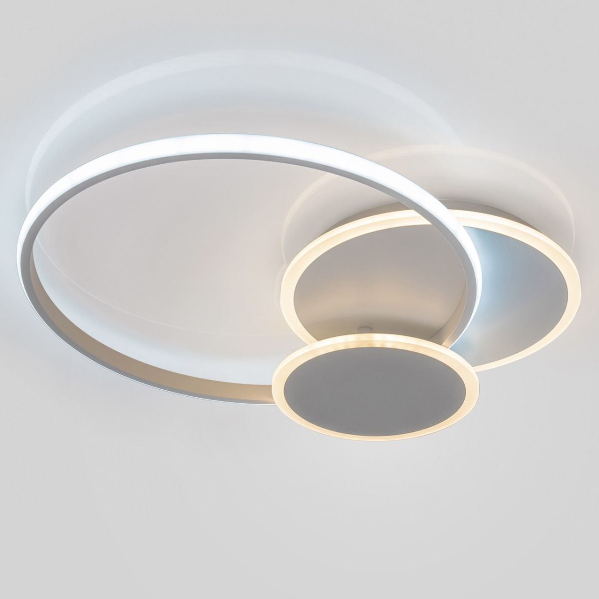 Світлодіодна кругла Led люстра до 20 м²  біло-сіра з пультом 80 Вт  (Violux Trio 220365)