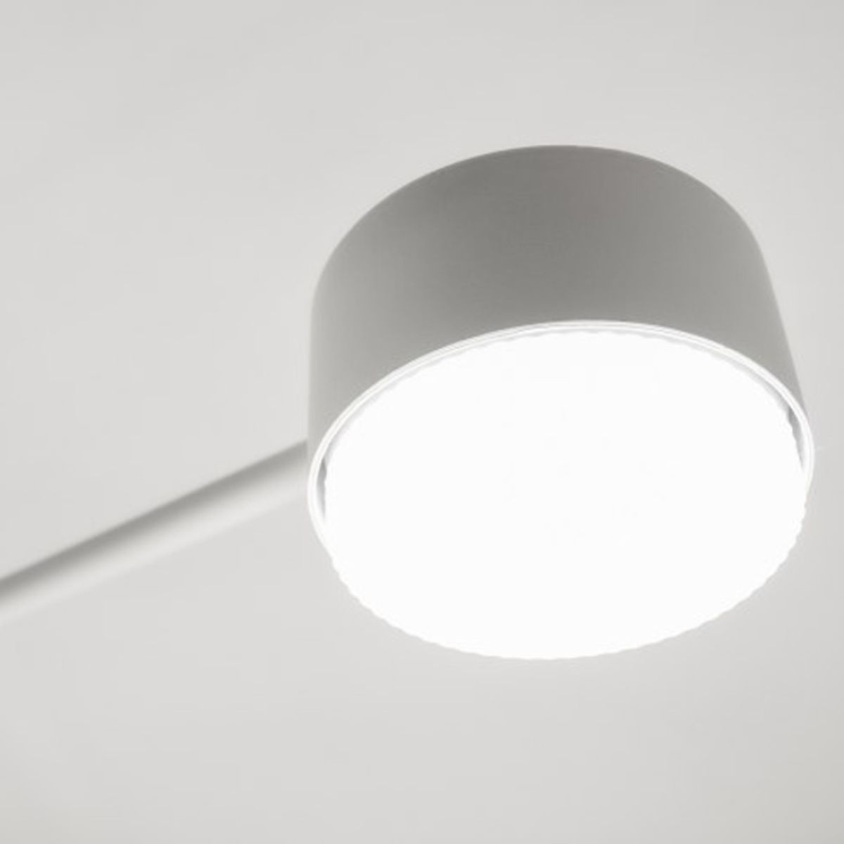 Дизайнерська біла люстра на 10 ламп до 30м² LUMINARIA RAY SLIM WHITE