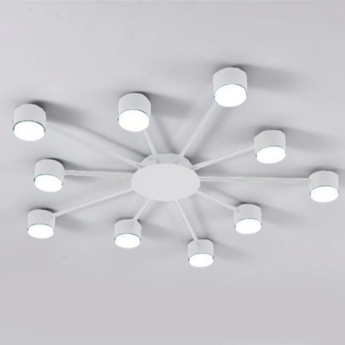 Дизайнерська біла люстра на 10 ламп до 30м² LUMINARIA RAY SLIM WHITE