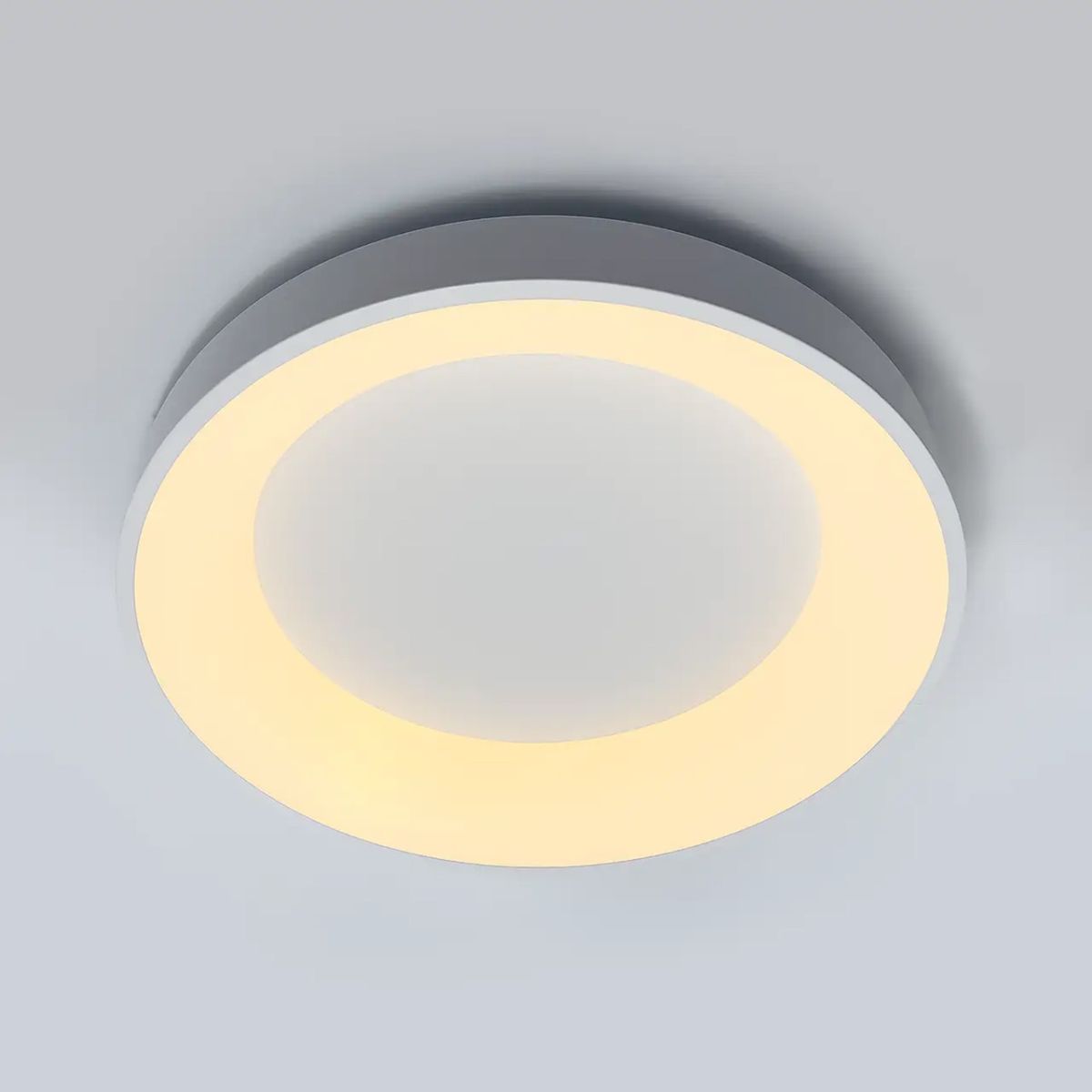Кругла світлодіодна Led-люстра у білому корпусі з пультом до 15 м² Sirius GLD-23412 WT