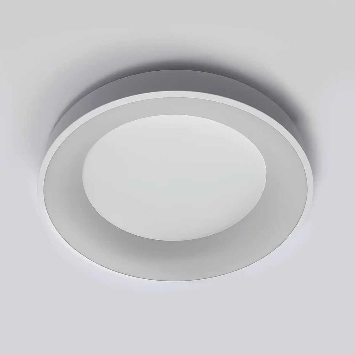 Кругла світлодіодна Led-люстра у білому корпусі з пультом до 15 м² Sirius GLD-23412 WT