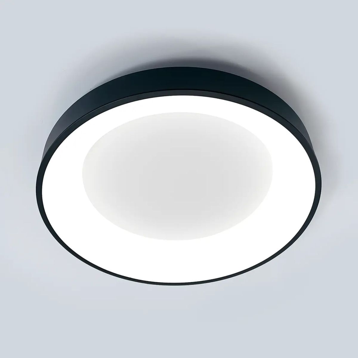 Кругла світлодіодна Led-люстра у чорному корпусі з пультом до 15 м² Sirius GLD-23412 BK