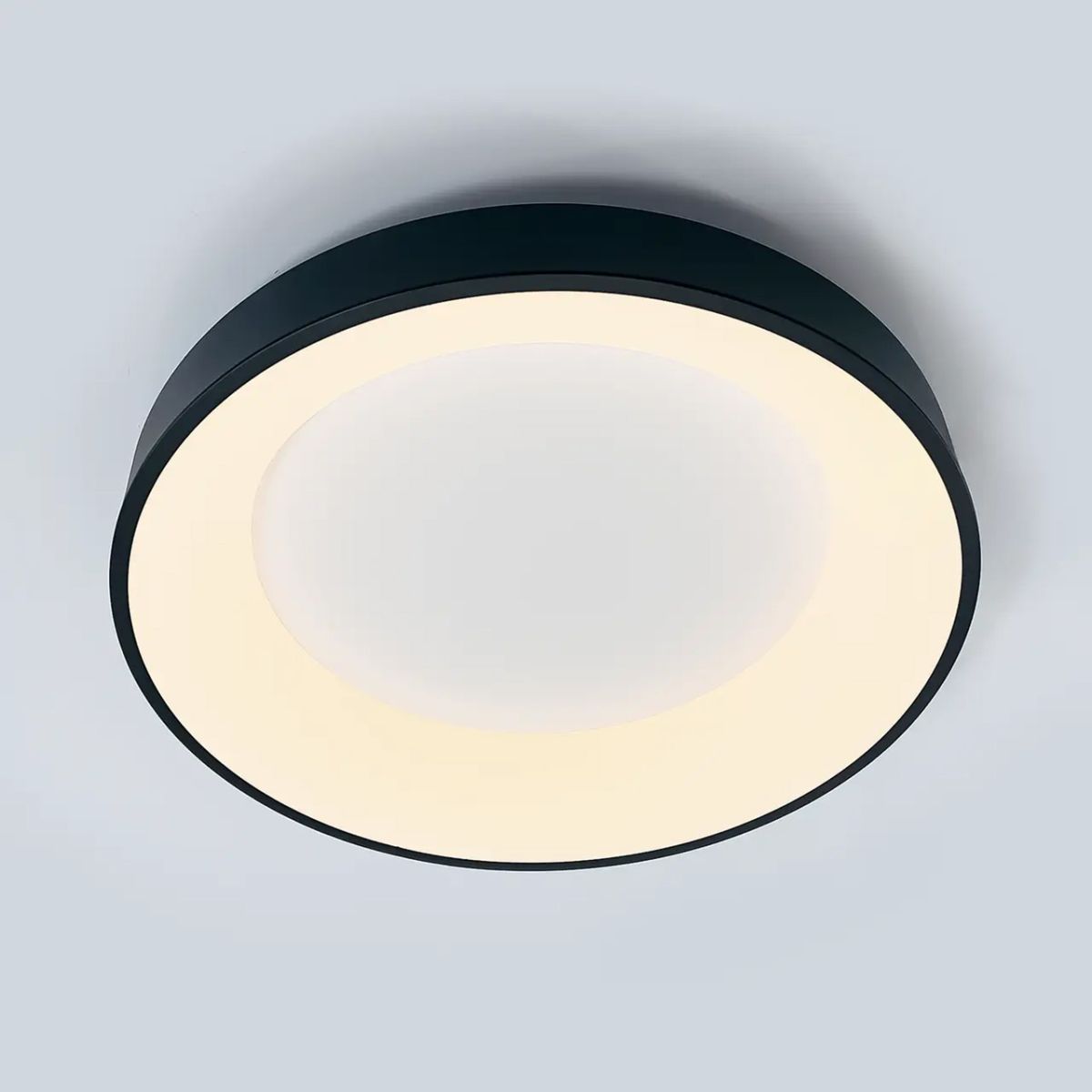 Кругла світлодіодна Led-люстра у чорному корпусі з пультом до 15 м² Sirius GLD-23412 BK