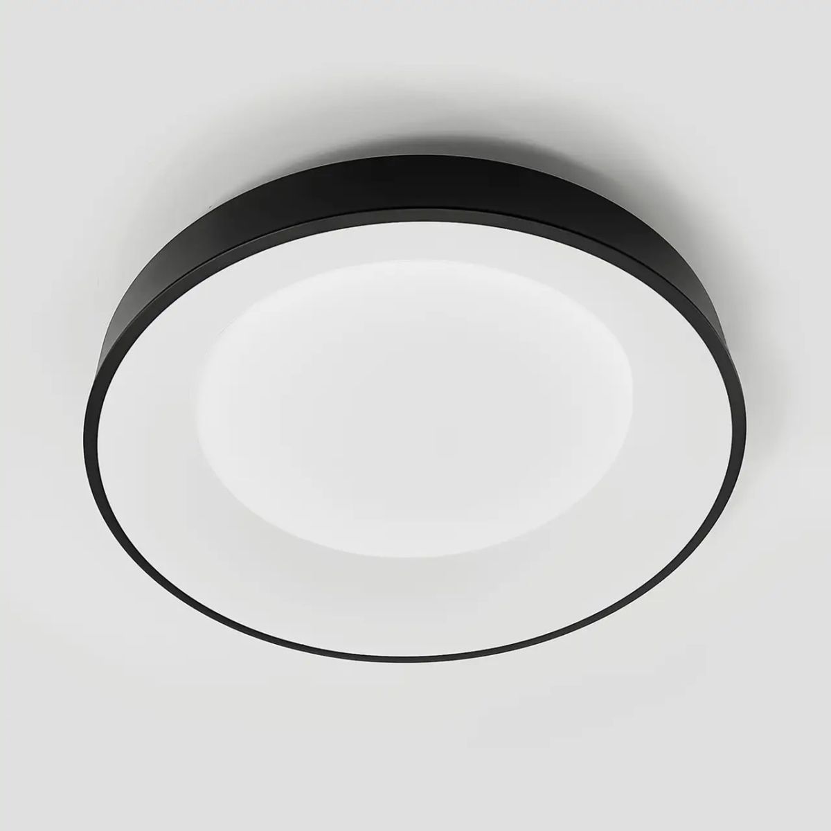 Кругла світлодіодна Led-люстра у чорному корпусі з пультом до 15 м² Sirius GLD-23412 BK