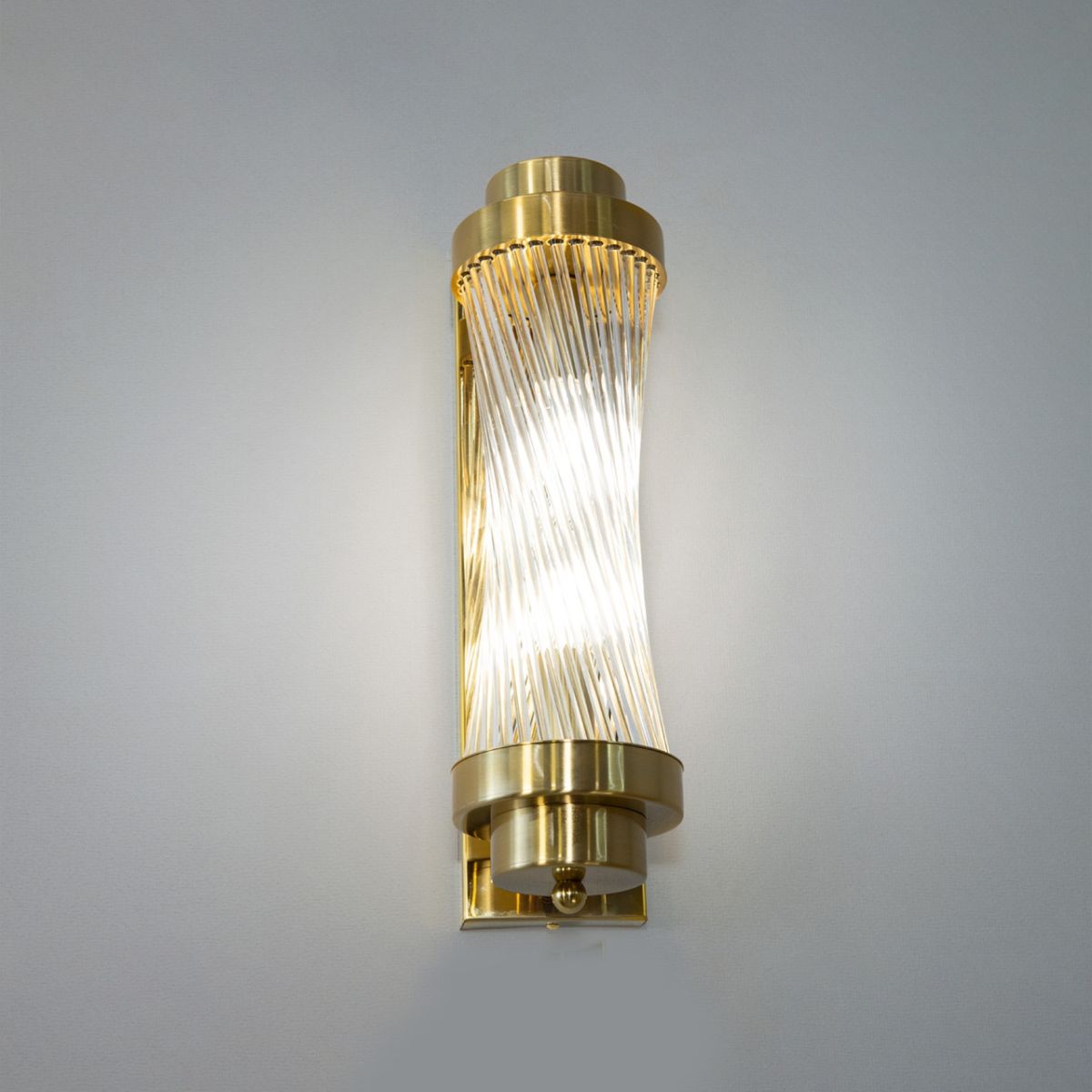 Скляне настінне бра в стилі Арт Деко золотого кольору F3818GD