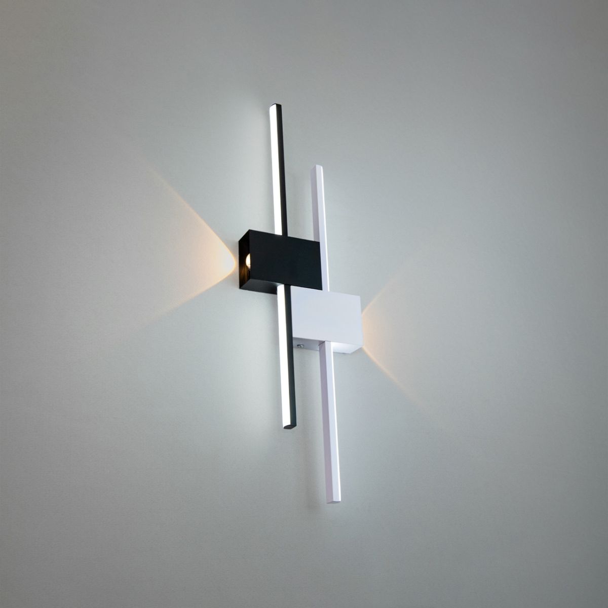 Ультрасучасне світлодіодне Led-Бра у чорно-білому кольорі 1562/600BK+WH