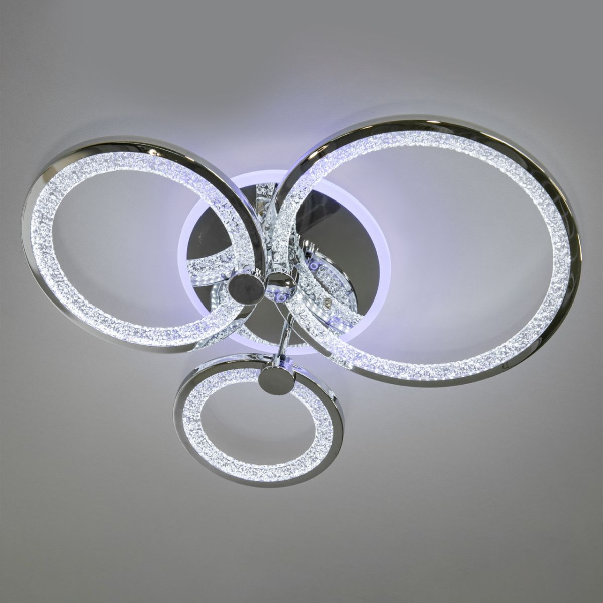 Світлодіодна хромована Led-люстра з пультом на 70W, для приміщень до 15 м²