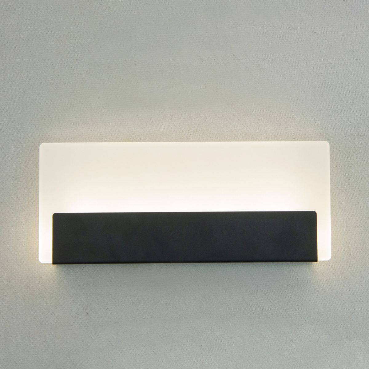 Стильне свiтлодiодне Led-Бра у чорному корпусі MX2224-1BK