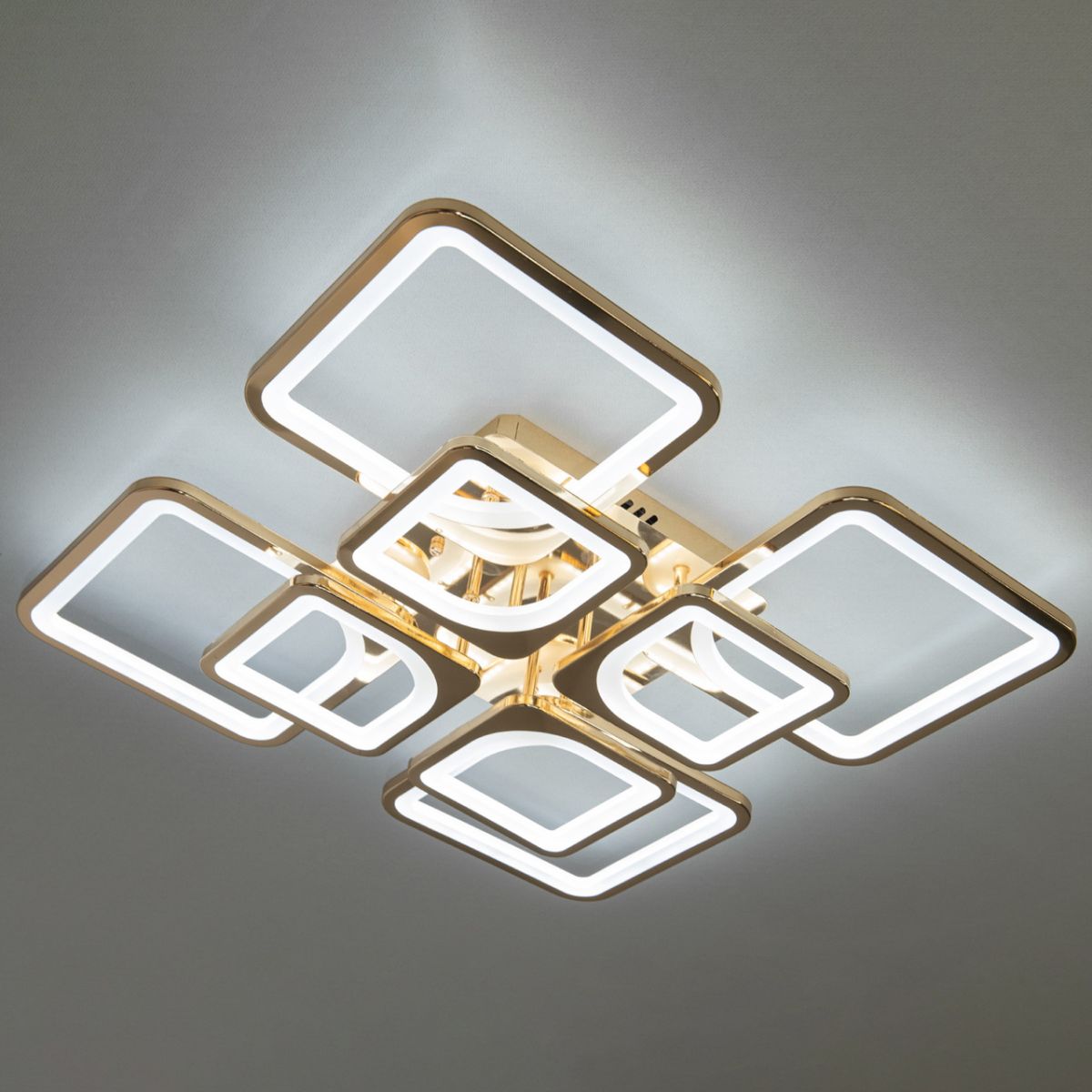 Золота Led-люстра з пультом на 8 квадратів, 135 Вт до 20 м² (8060/4+4G)