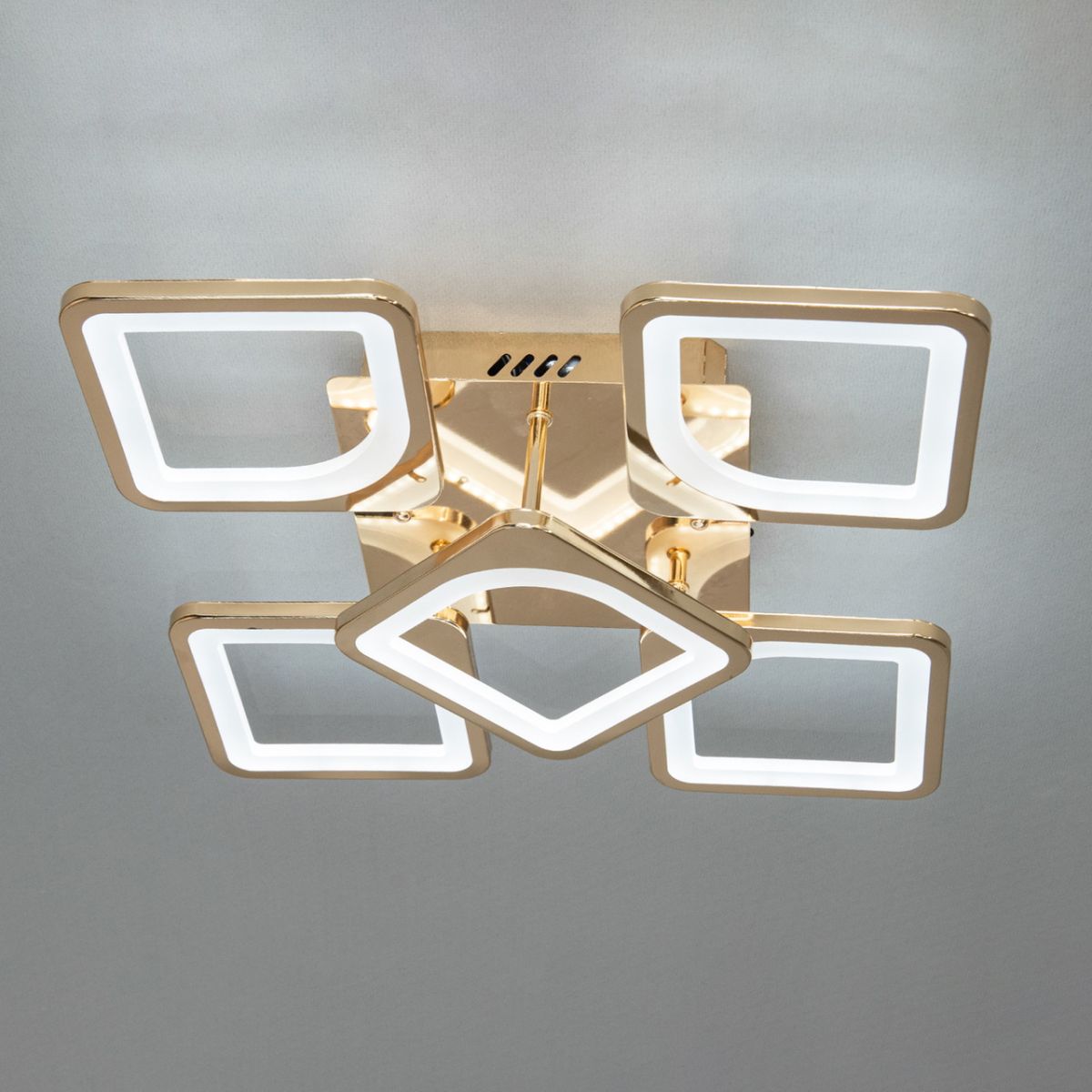 Квадратна золота Led-люстра з пультом на 5 квадратів, 72 Вт до 15 м² (S8060/4+1G)
