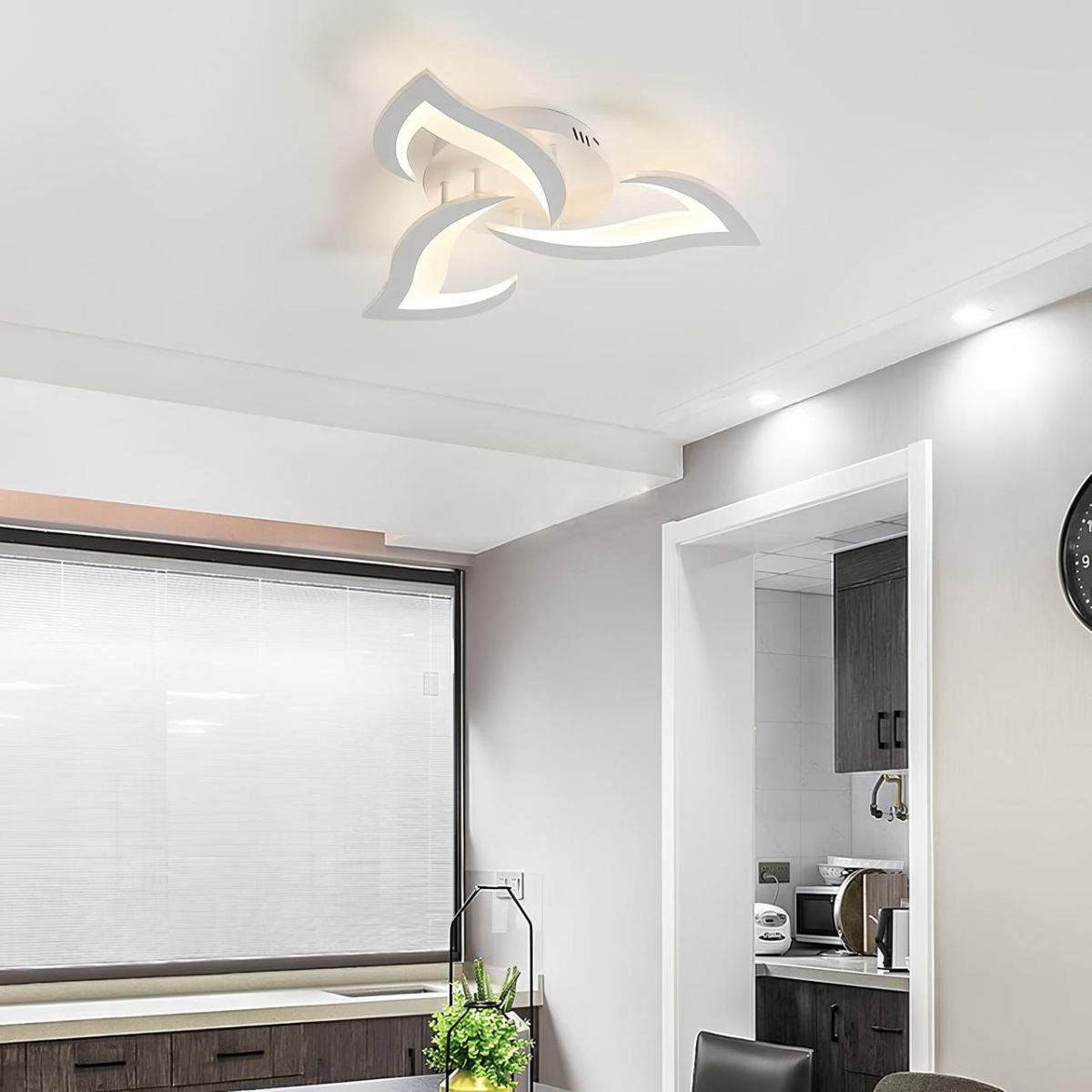 Стельова біла Led люстра до 10 м² форма білий лотос  (V 5102-3 WH)