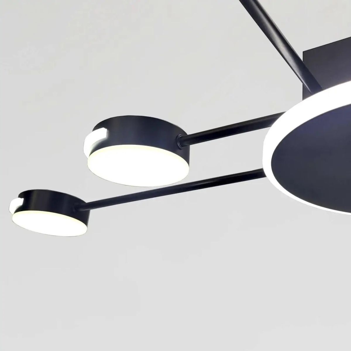 Чорна сучасна  LED люстра 134W на 9 ріжків для кімнати до 25 м² (SY-16068/8+1 BK)