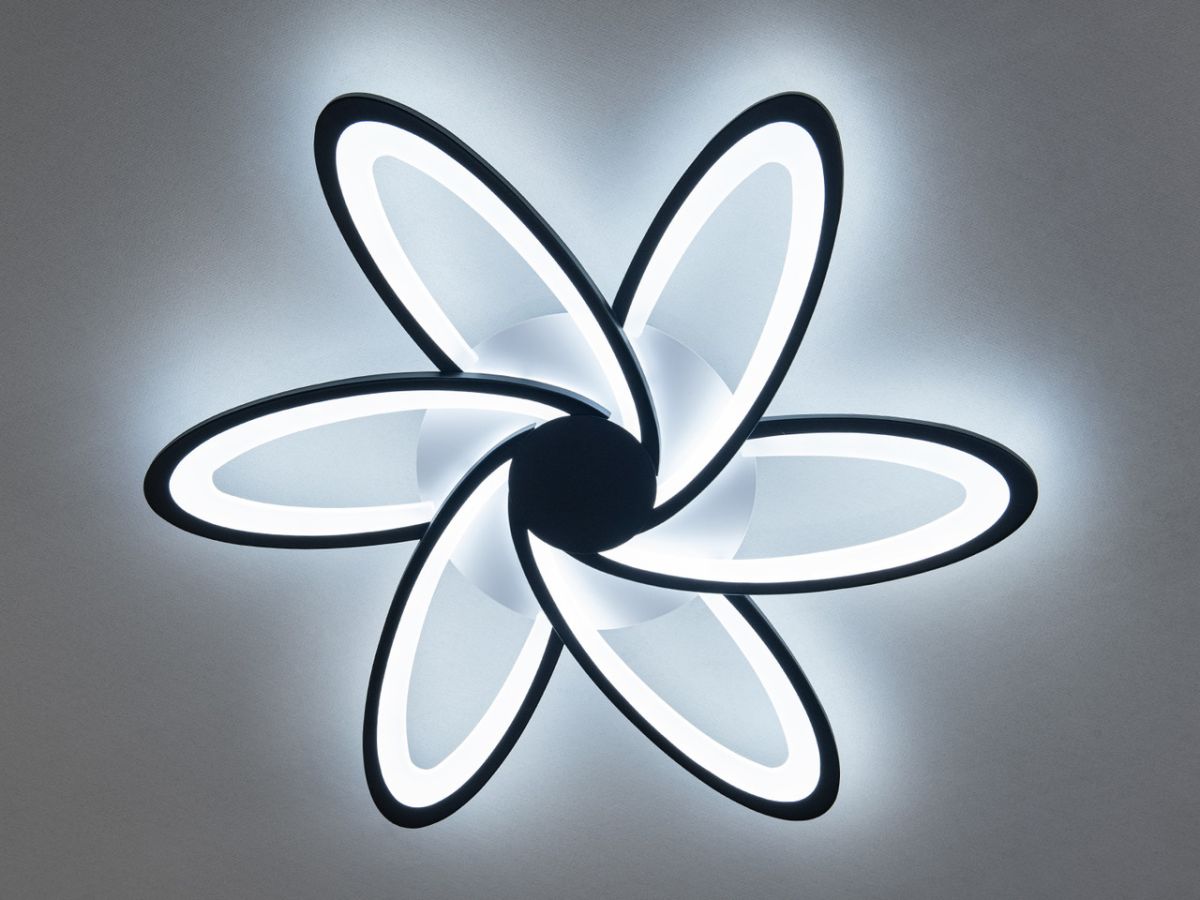 Сучасна Led люстра до 20 м² у формі зірки з димером (2445/6BK dimmer)