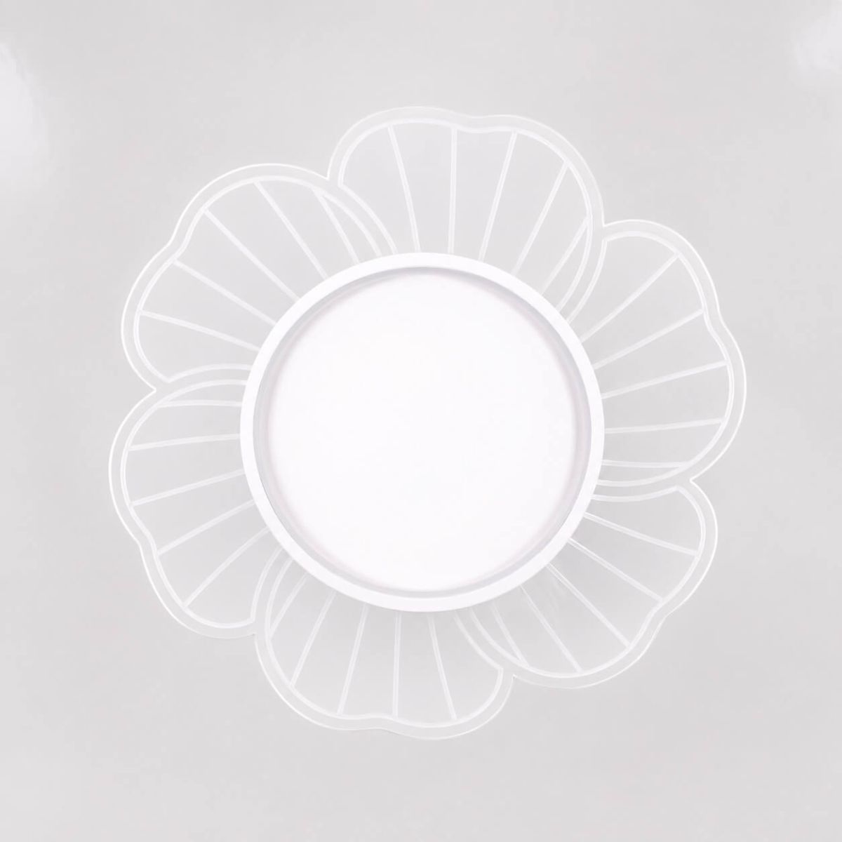 Біла Led люстра 50 см  з акриловим розсіювачем до 10м² Floral Petal Smart (7871041)