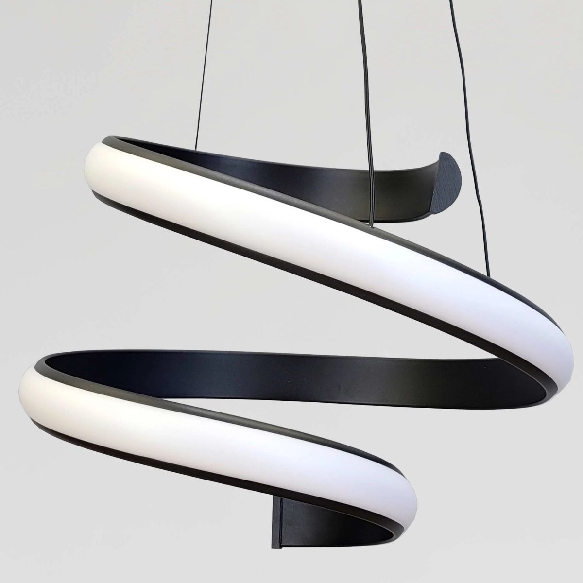 Сучасна світлодіодна LED-люстра до 20м² в чорному корпусі 117W  Black Spiral Infinity