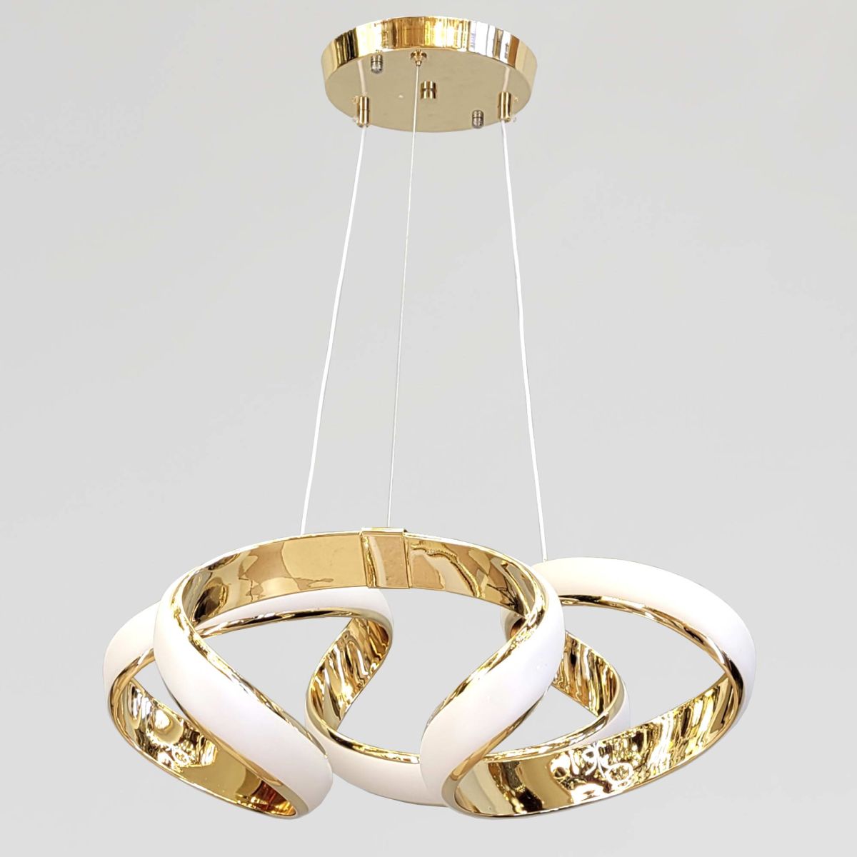 Сучасна світлодіодна LED-люстра до 25м² золотого кольору 151W Golden Infinite Loop 51 см
