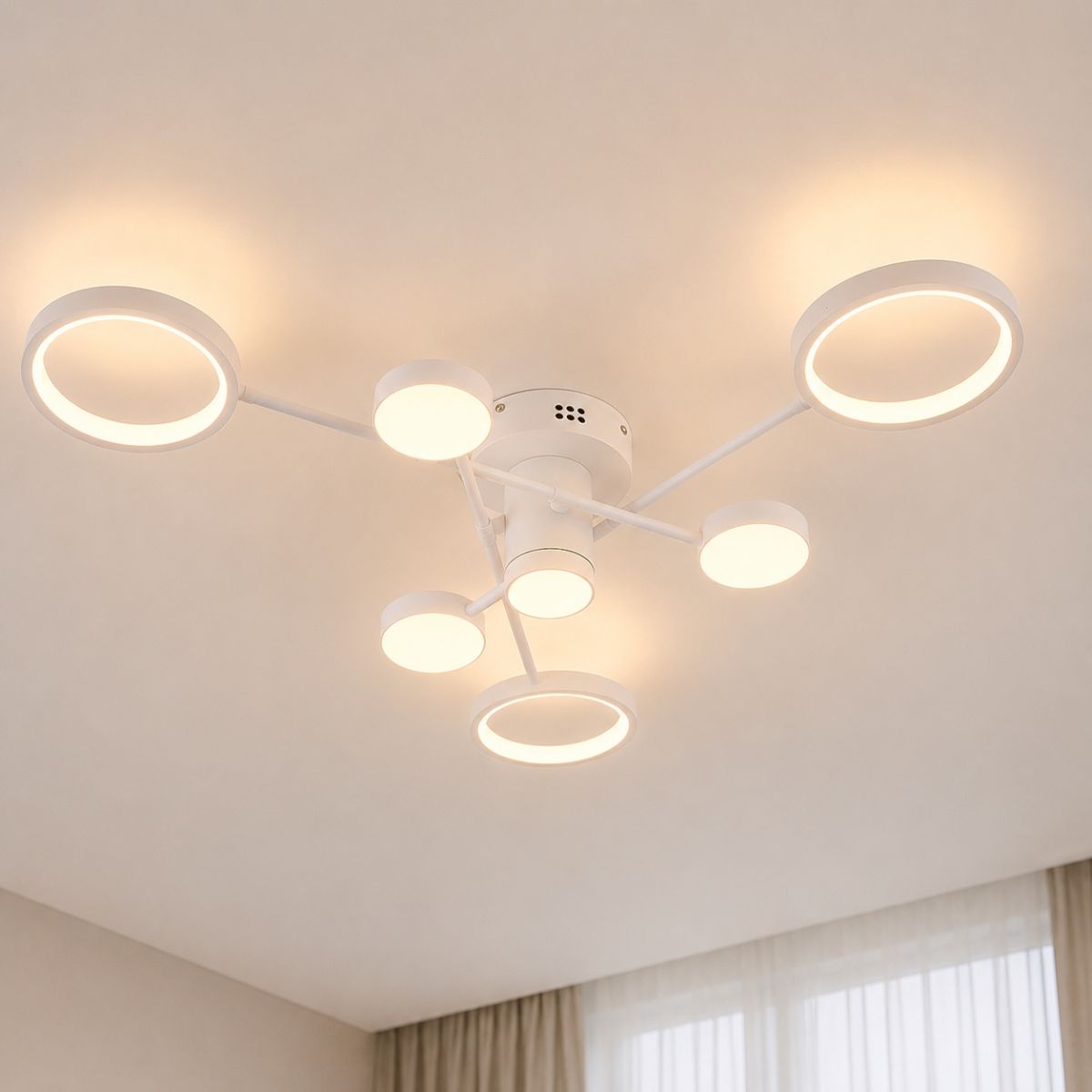 Біла світлодіодна Led люстра 118W з пультом керування до 18м²  (SY-16066/4+3 WH)