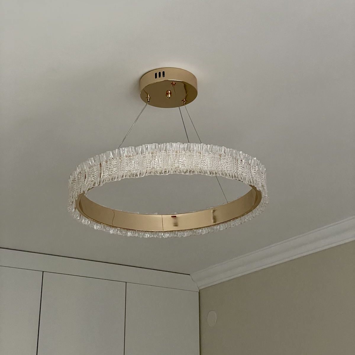 Підвісна Led люстра  48 см золотого кольору до 20 м² ERIKA 65W R485 GOLD (з пультом)